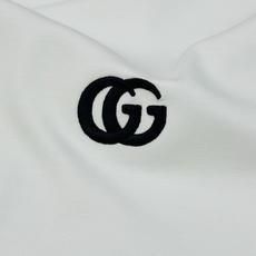 Gucci古齐新品莫代尔T恤.简约基础款!极简经典GG整个造型的亮点.对于gucci的经典演绎.重工3D Gucci古齐新品莫代尔T恤.简约基础款!极简经典GG整个造型的亮点.对于gucci的经典演绎.重工3D
