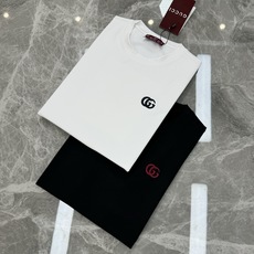 Gucci古齐新品莫代尔T恤.简约基础款!极简经典GG整个造型的亮点.对于gucci的经典演绎.重工3D Gucci古齐新品莫代尔T恤.简约基础款!极简经典GG整个造型的亮点.对于gucci的经典演绎.重工3D