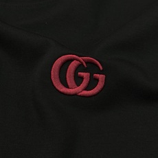 Gucci古齐新品莫代尔T恤.简约基础款!极简经典GG整个造型的亮点.对于gucci的经典演绎.重工3D Gucci古齐新品莫代尔T恤.简约基础款!极简经典GG整个造型的亮点.对于gucci的经典演绎.重工3D