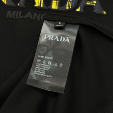 PRADA普拉达新款莫代尔T恤.优秀品质和当代流行元素搭配.胸前质感LOGO超强标签,烫画设计.立体感满 PRADA普拉达新款莫代尔T恤.优秀品质和当代流行元素搭配.胸前质感LOGO超强标签,烫画设计.立体感满