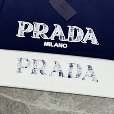 PRADA普拉达新款莫代尔T恤.优秀品质和当代流行元素搭配.胸前质感LOGO超强标签,烫画设计.立体感满 PRADA普拉达新款莫代尔T恤.优秀品质和当代流行元素搭配.胸前质感LOGO超强标签,烫画设计.立体感满