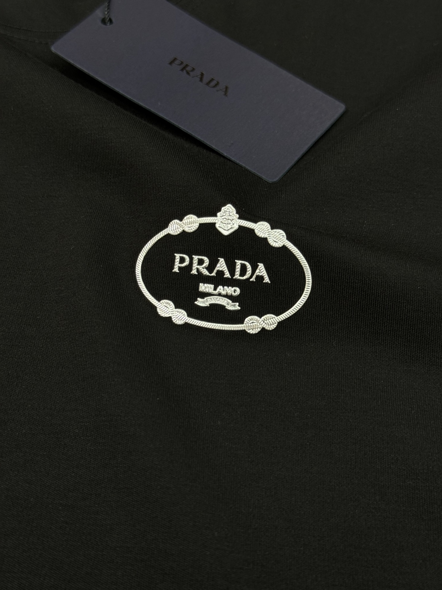 PRAD*普拉达新款莫代尔T恤.优秀品质和当代流行元素搭配.前胸高周波工艺.质感LOGO超强标签，烫画设