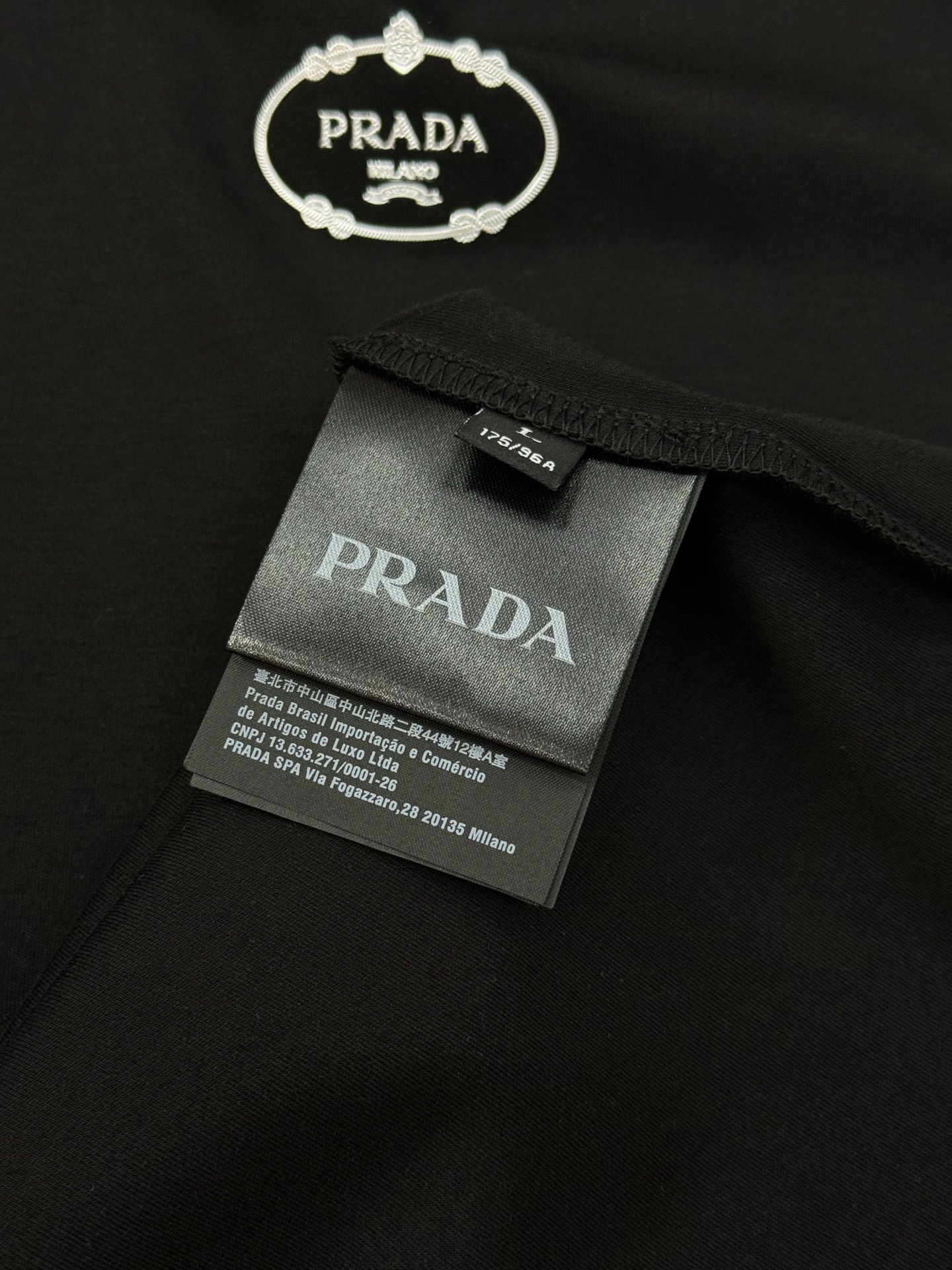 PRAD*普拉达新款莫代尔T恤.优秀品质和当代流行元素搭配.前胸高周波工艺.质感LOGO超强标签，烫画设