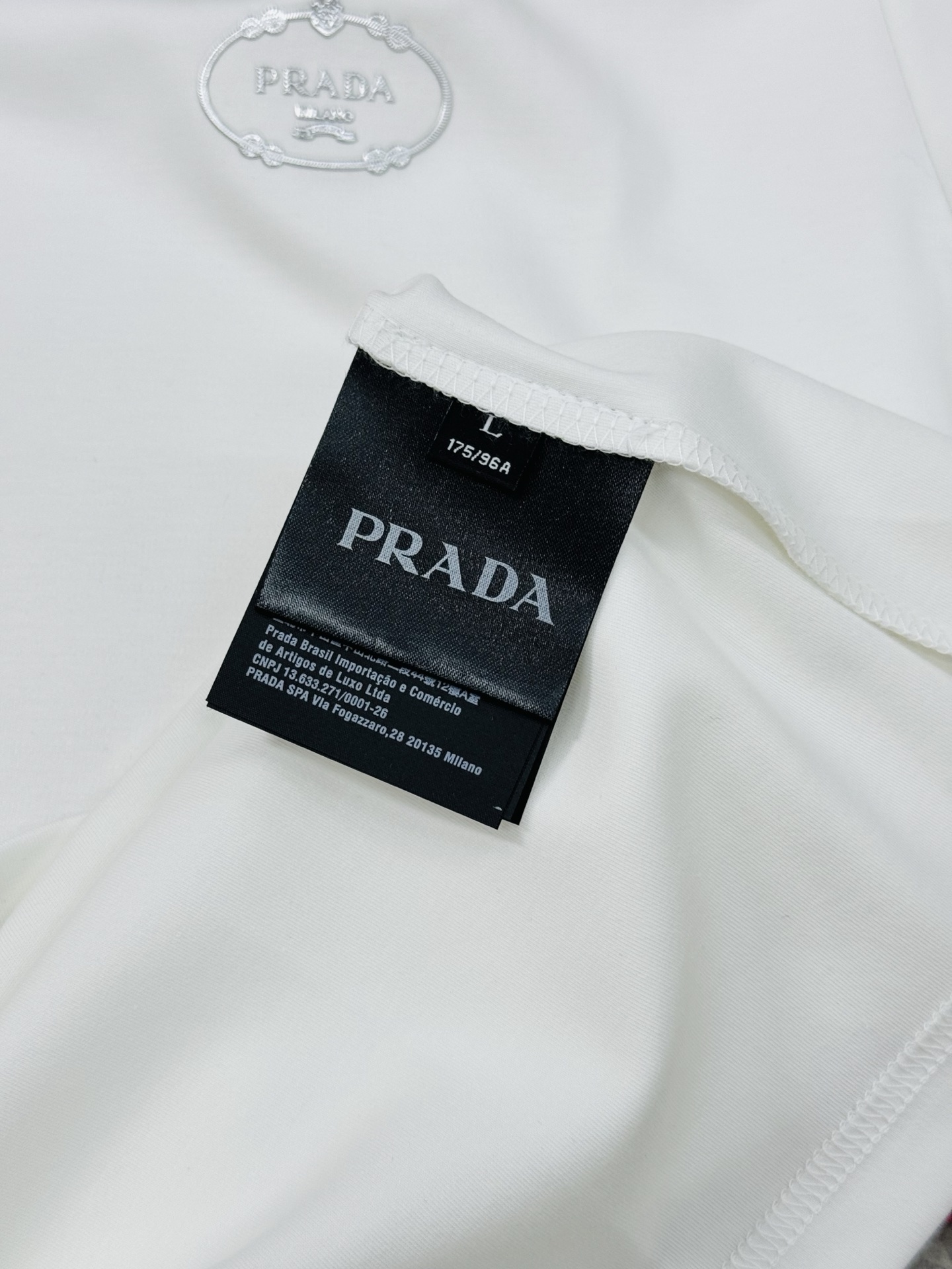 PRAD*普拉达新款莫代尔T恤.优秀品质和当代流行元素搭配.前胸高周波工艺.质感LOGO超强标签，烫画设