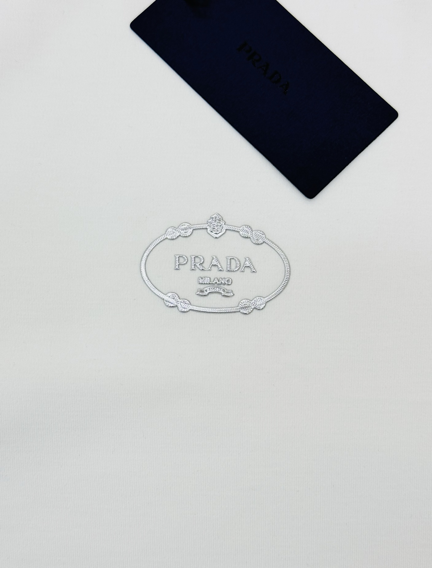 PRAD*普拉达新款莫代尔T恤.优秀品质和当代流行元素搭配.前胸高周波工艺.质感LOGO超强标签，烫画设