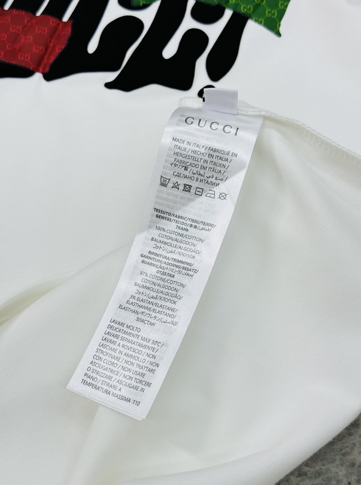 GUCC*古齐新品莫代尔T恤.非常趣味的即视感！！！胸前经典多彩徽标费时费工，双层烫画工艺.每一件都是难