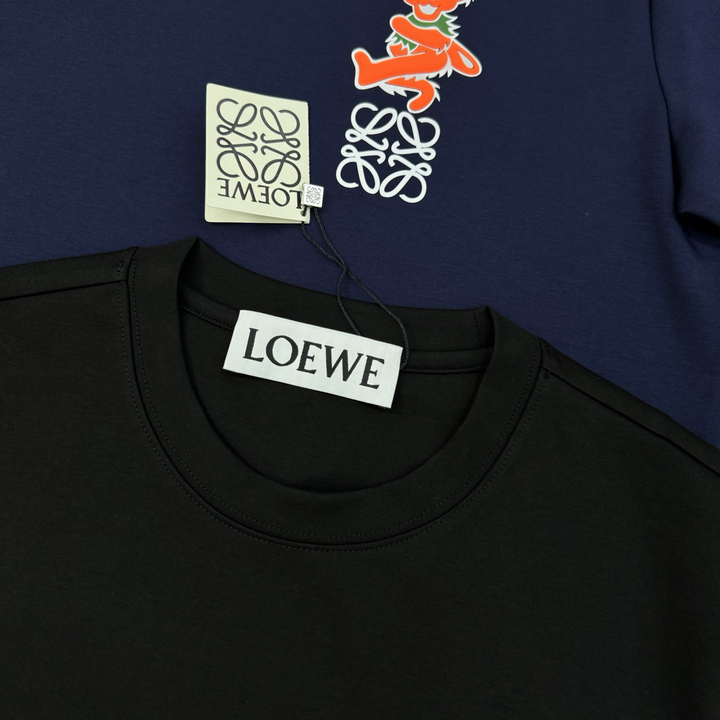 LOEW*E罗意威新款莫代尔T恤.品牌图形小熊造型.高温烫画工艺.简单高级.辨识度颇具鲜明.即丰富了视觉