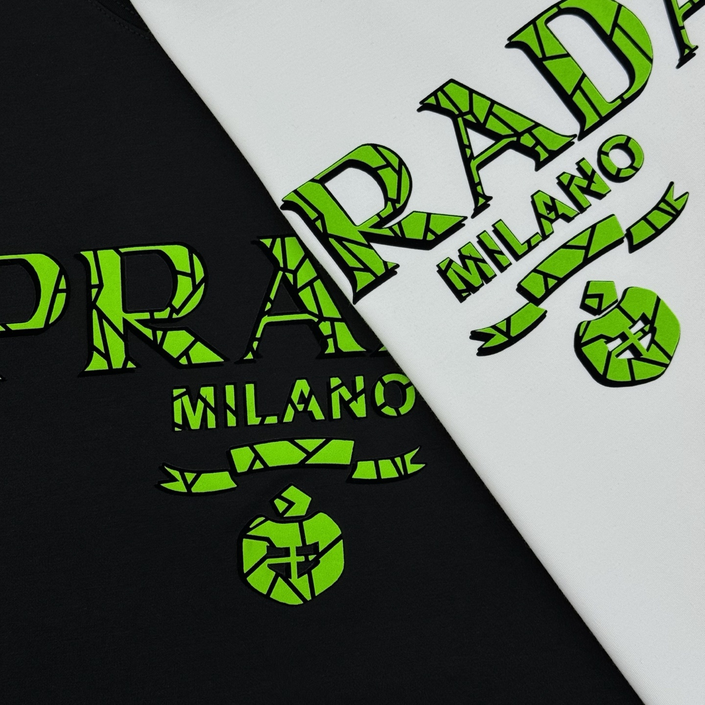 PRAD*普拉达新款莫代尔T恤.优秀品质和当代流行元素搭配.胸前质感Prada超强标签，采用撞色银光绿色