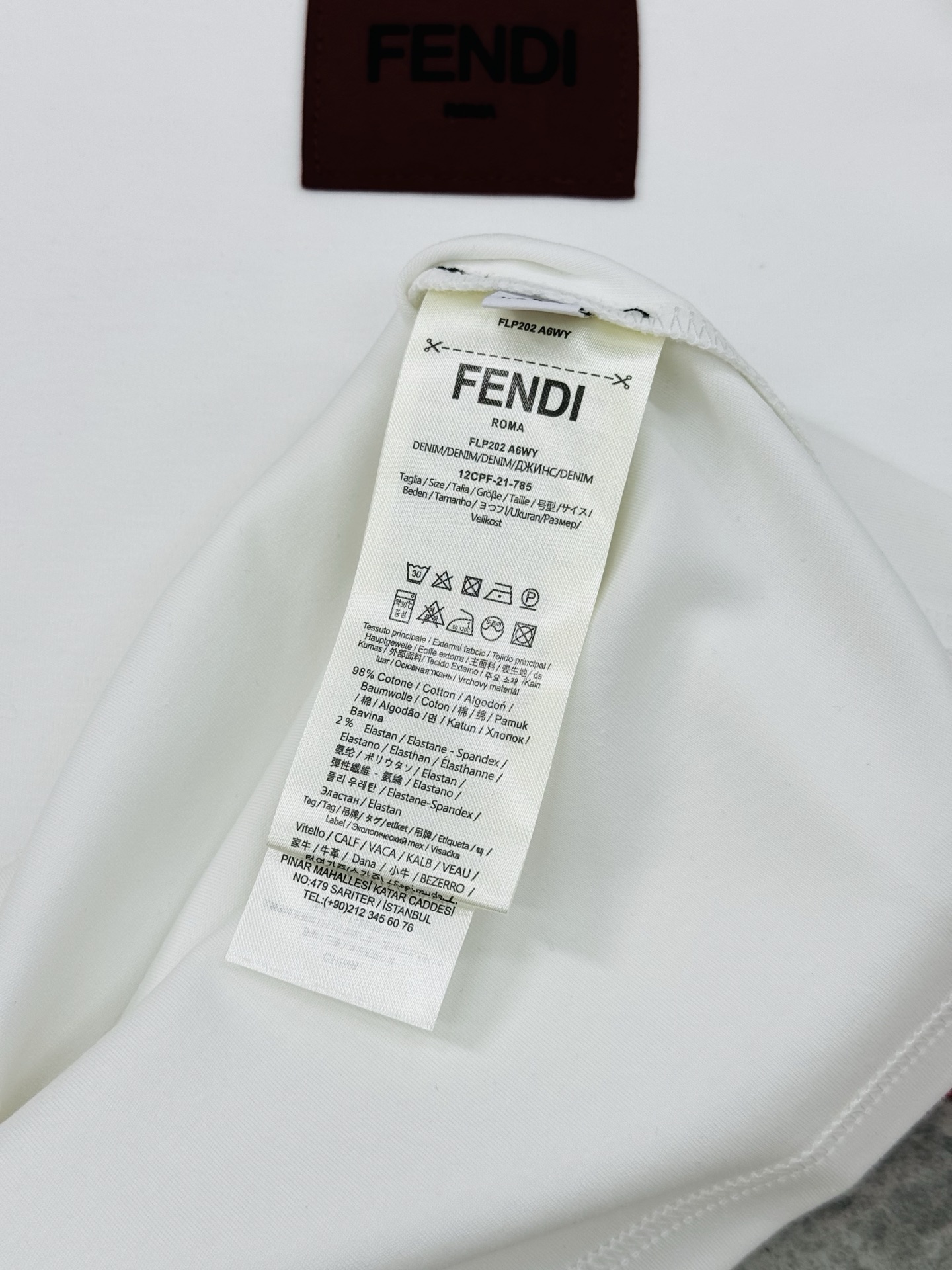 FENDI芬迪新品莫代尔T恤.藏不住的帅气刺绣款短袖.胸口经典品牌字母标识.撞色搭配重工绣花！底摆经典f