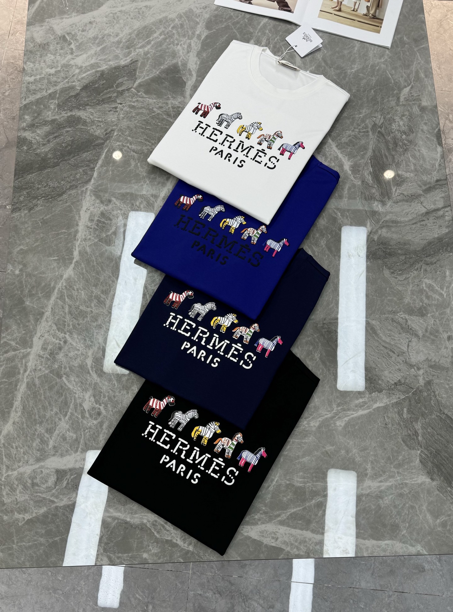 HERME*爱马仕新款莫代尔T恤.色彩搭配非常丰富.适合时尚街头潮流搭配！不限年龄的单品推荐[烟花]烫画