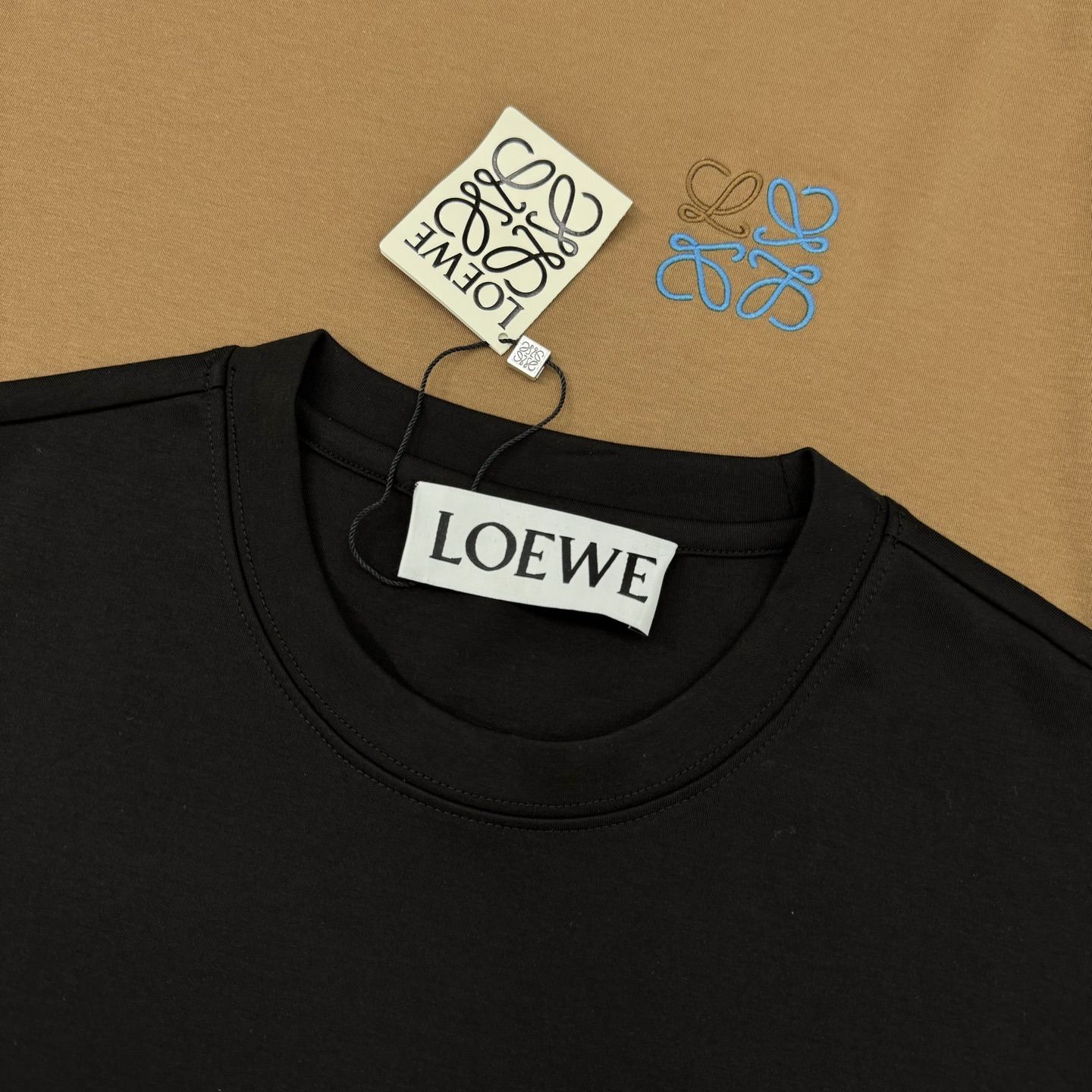 LOEW*E罗意威新品莫代尔T恤.原单推荐！新色系.基础款绣花品牌图形.简单高级.辨识度颇具鲜明.即丰富