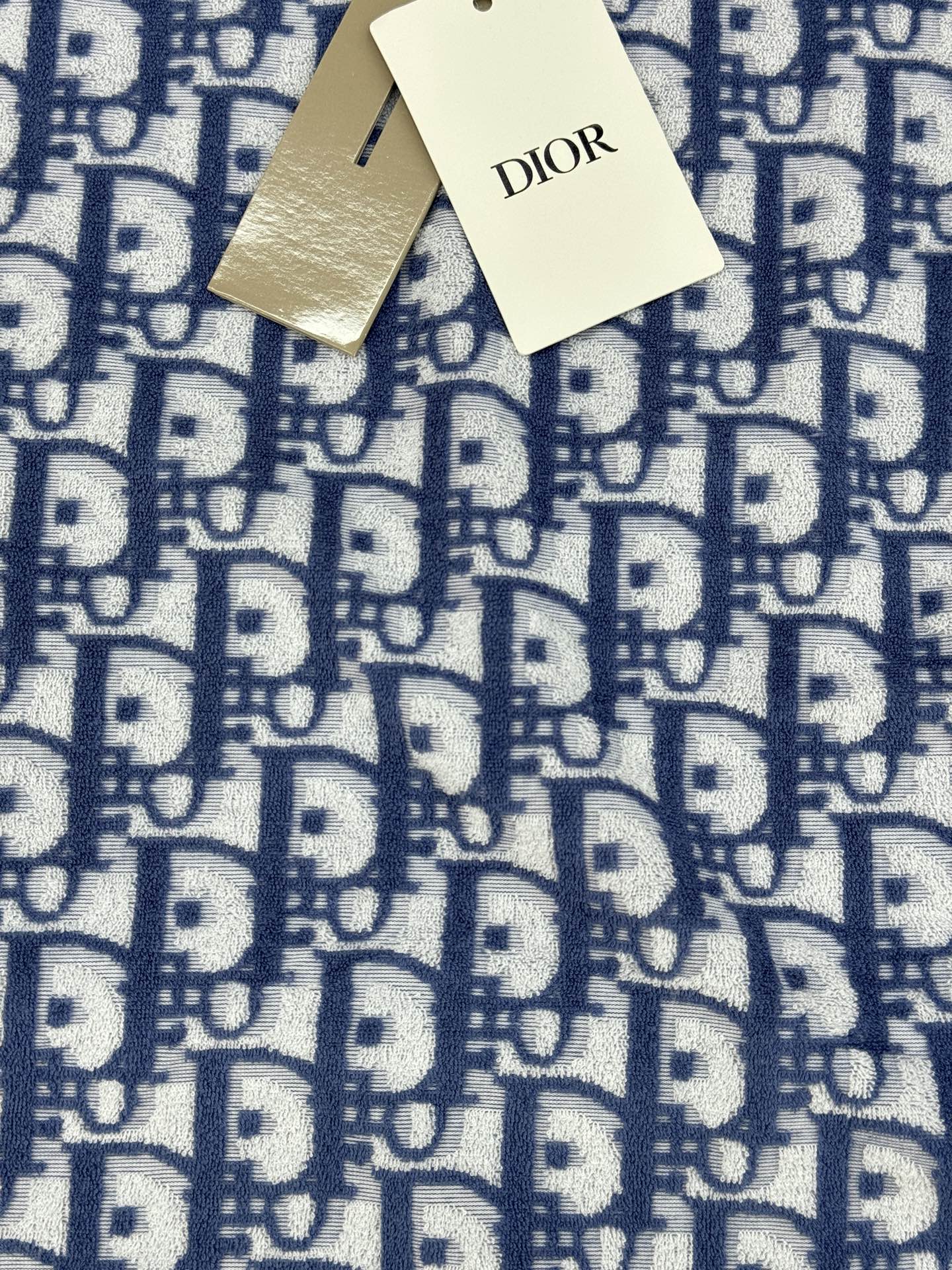 。🌾 Dior26s新品满印提花短袖.男女同款❤️满印提花短袖，采用毛巾棉材质，柔软舒适，夏天穿超合适!