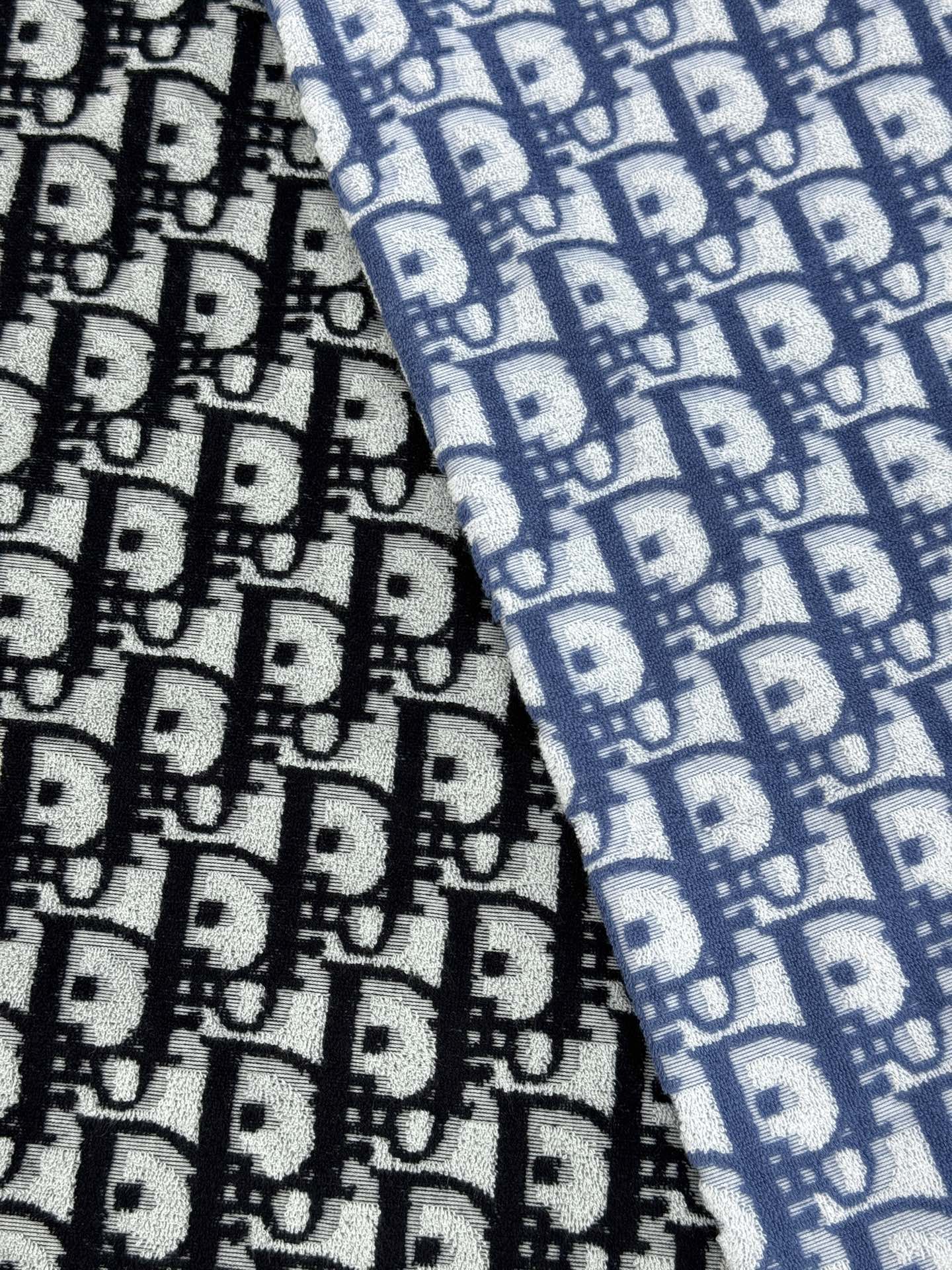 。🌾 Dior26s新品满印提花短袖.男女同款❤️满印提花短袖，采用毛巾棉材质，柔软舒适，夏天穿超合适!