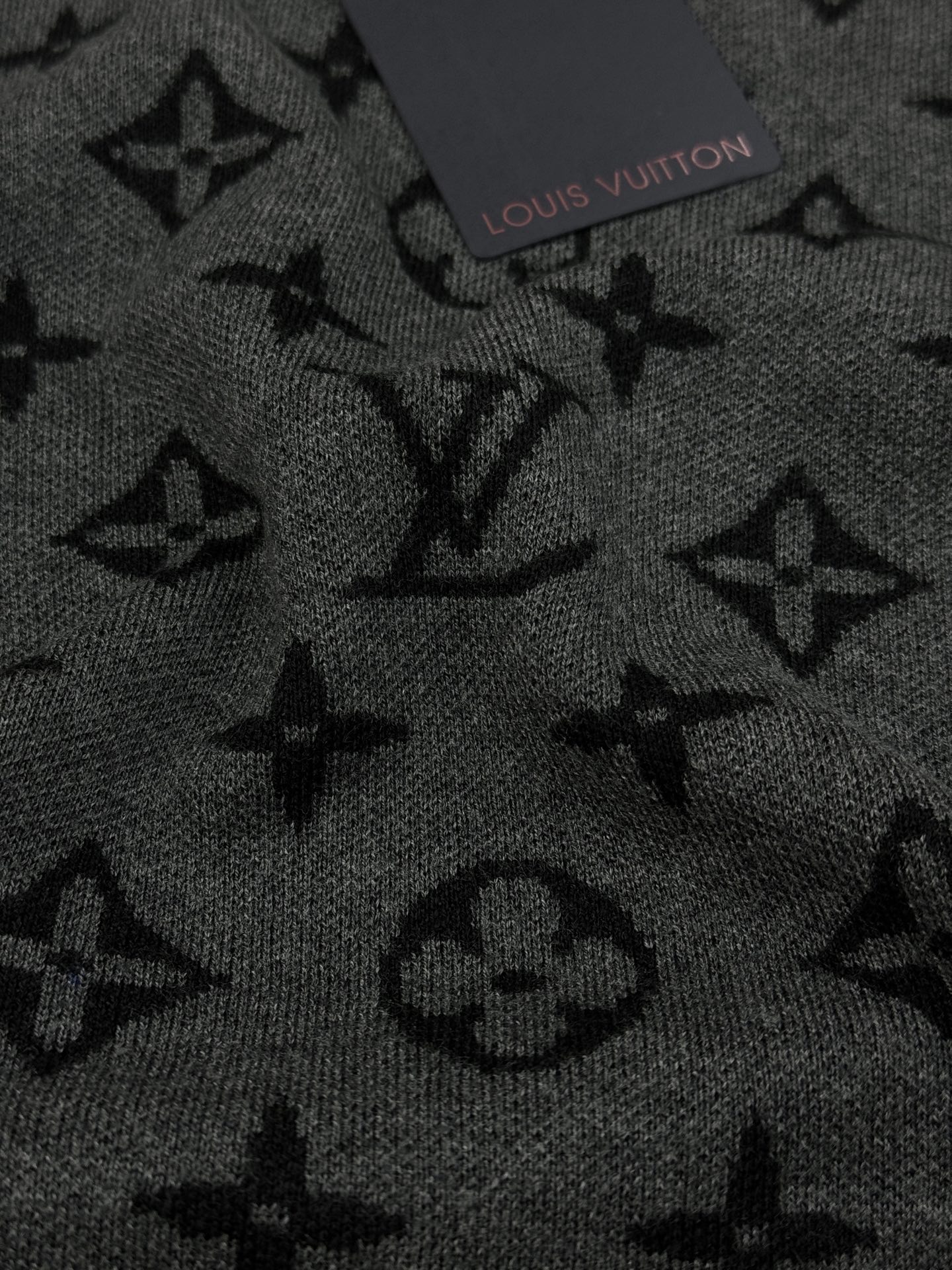 。🌾 驴牌26s新品新款针织短袖，采用高品质棉料，柔软透气，穿着超舒适!深灰色搭配经典Monogram老