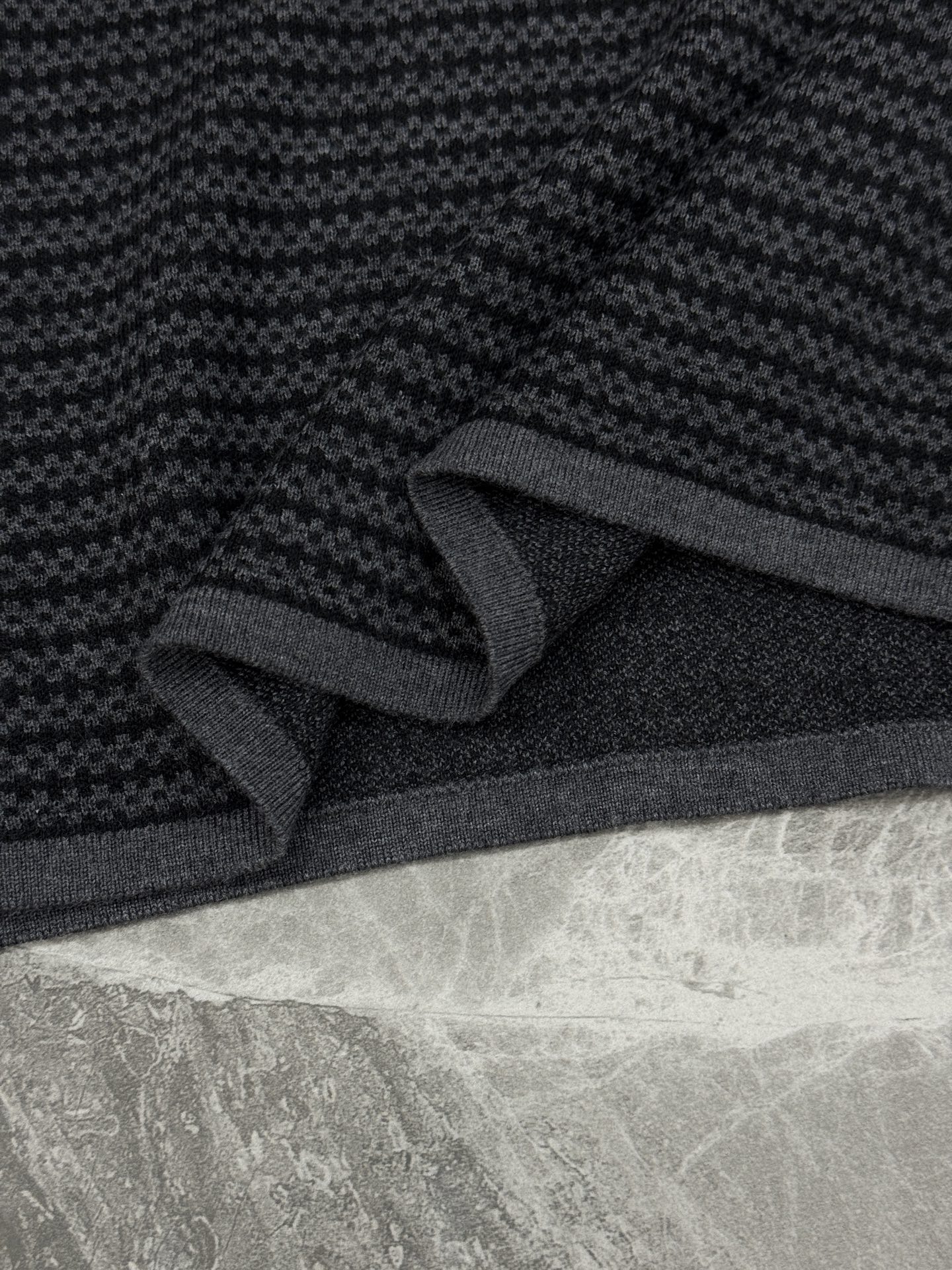 。🌾 驴牌26s新品新款针织短袖，采用高品质棉料，柔软透气，穿着超舒适!深灰色搭配经典Monogram老