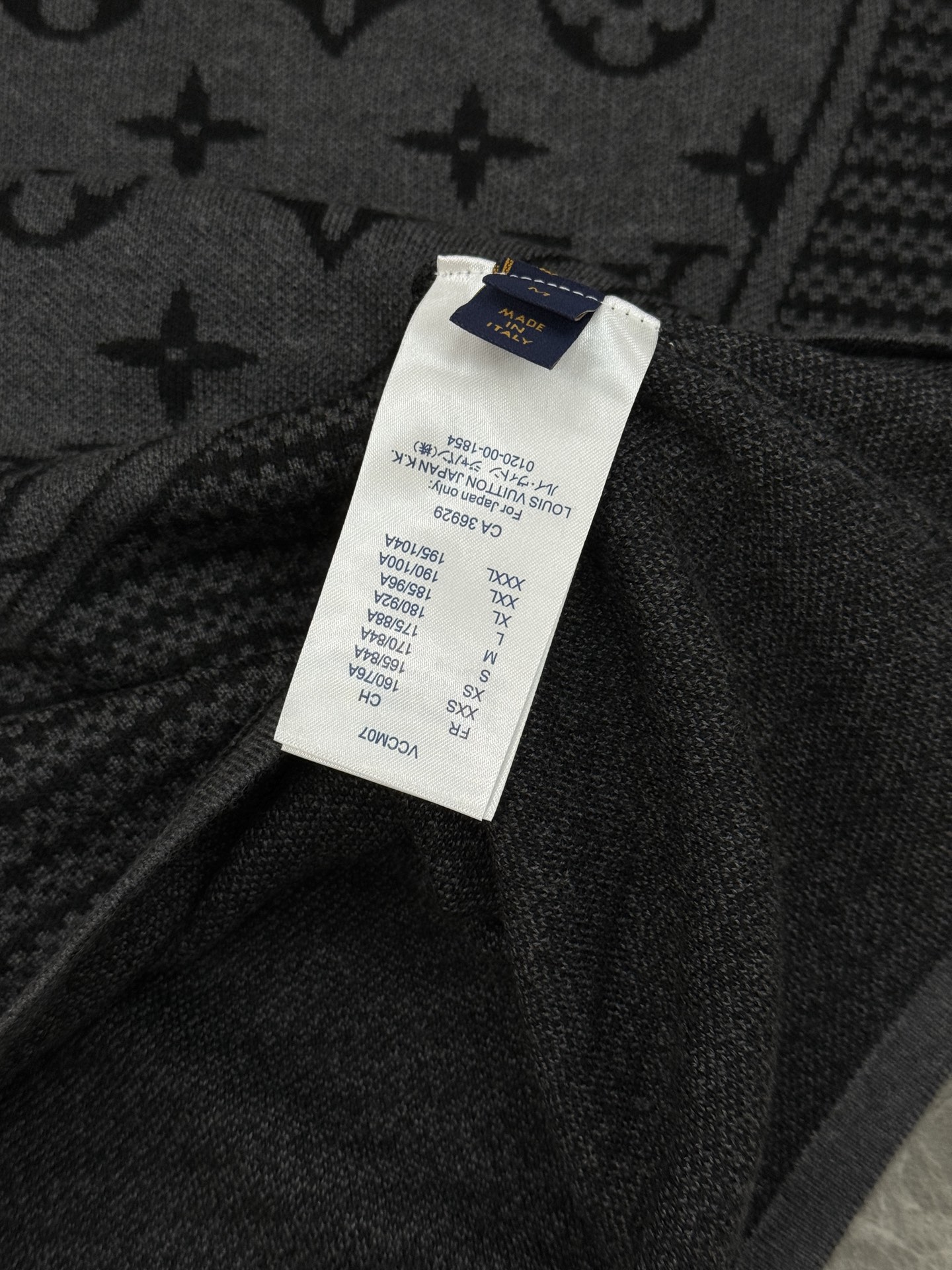 。🌾 驴牌26s新品新款针织短袖，采用高品质棉料，柔软透气，穿着超舒适!深灰色搭配经典Monogram老