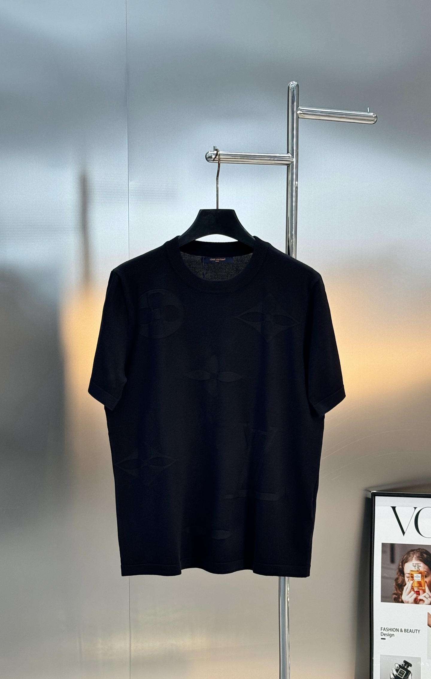 。🌾 驴牌26s新品针织T恤.采用精棉针织面料.柔软又挺括，夏天穿超舒服!满身提花经典老花Logo，低调