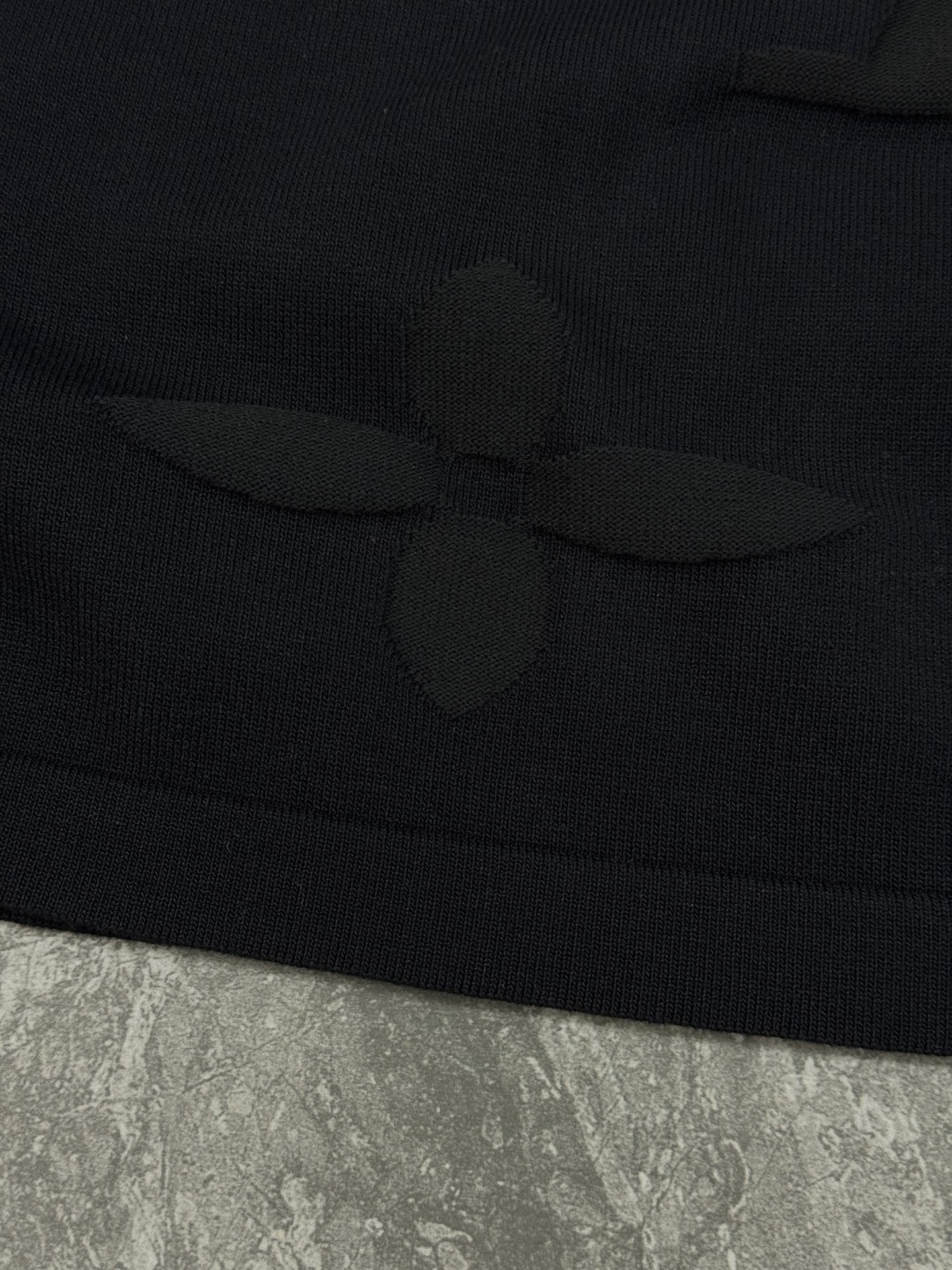 。🌾 驴牌26s新品针织T恤.采用精棉针织面料.柔软又挺括，夏天穿超舒服!满身提花经典老花Logo，低调