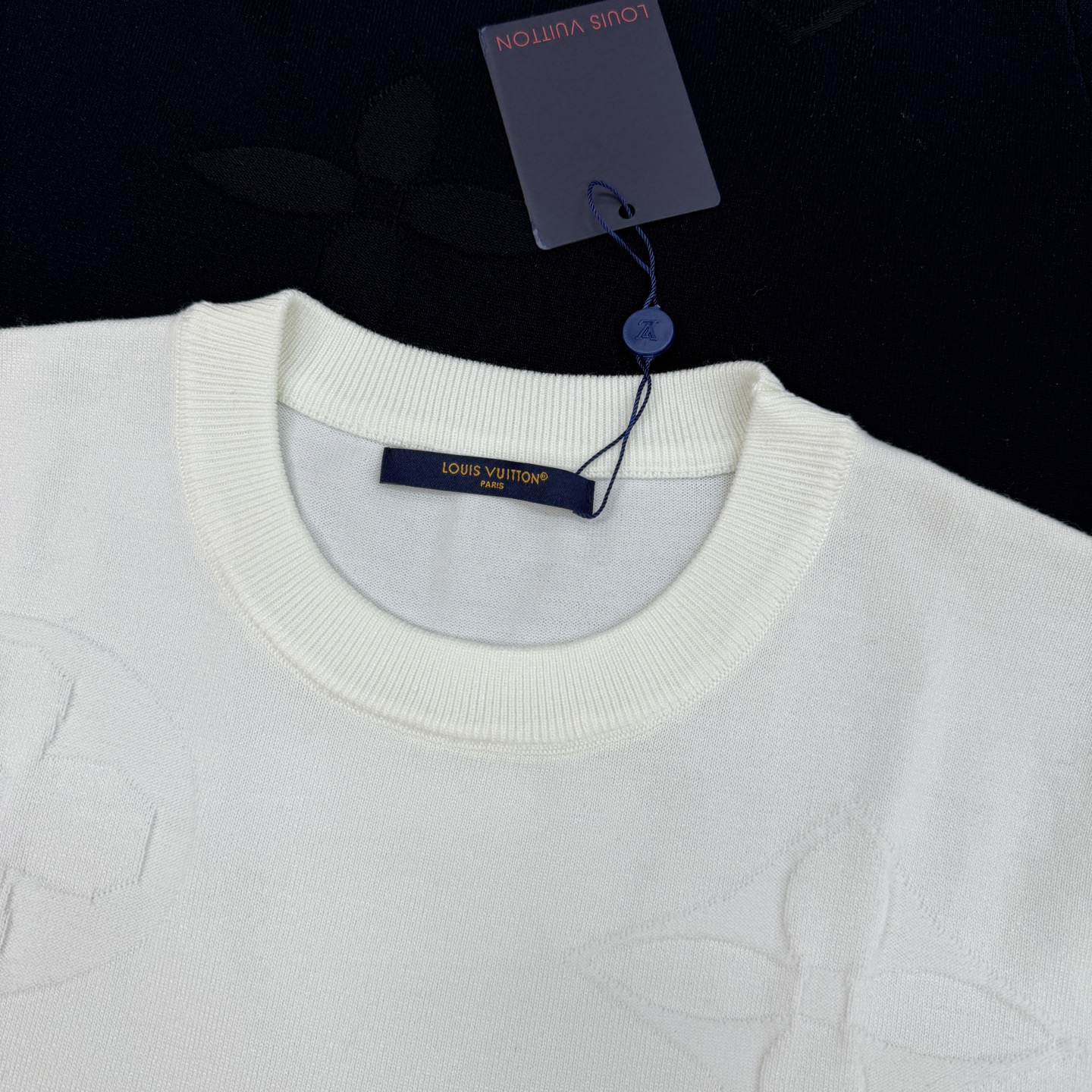 。🌾 驴牌26s新品针织T恤.采用精棉针织面料.柔软又挺括，夏天穿超舒服!满身提花经典老花Logo，低调