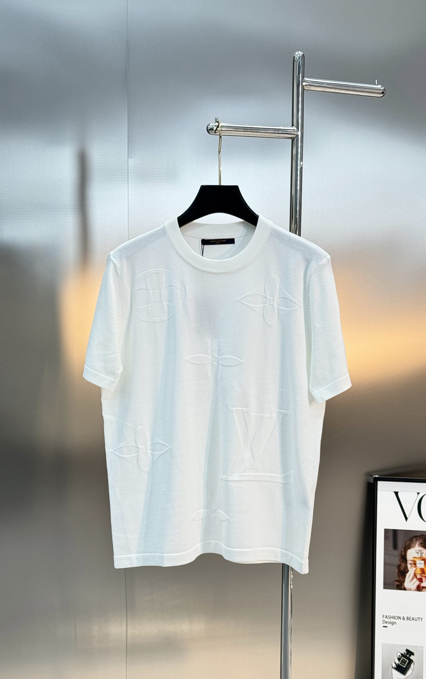 。🌾 驴牌26s新品针织T恤.采用精棉针织面料.柔软又挺括，夏天穿超舒服!满身提花经典老花Logo，低调