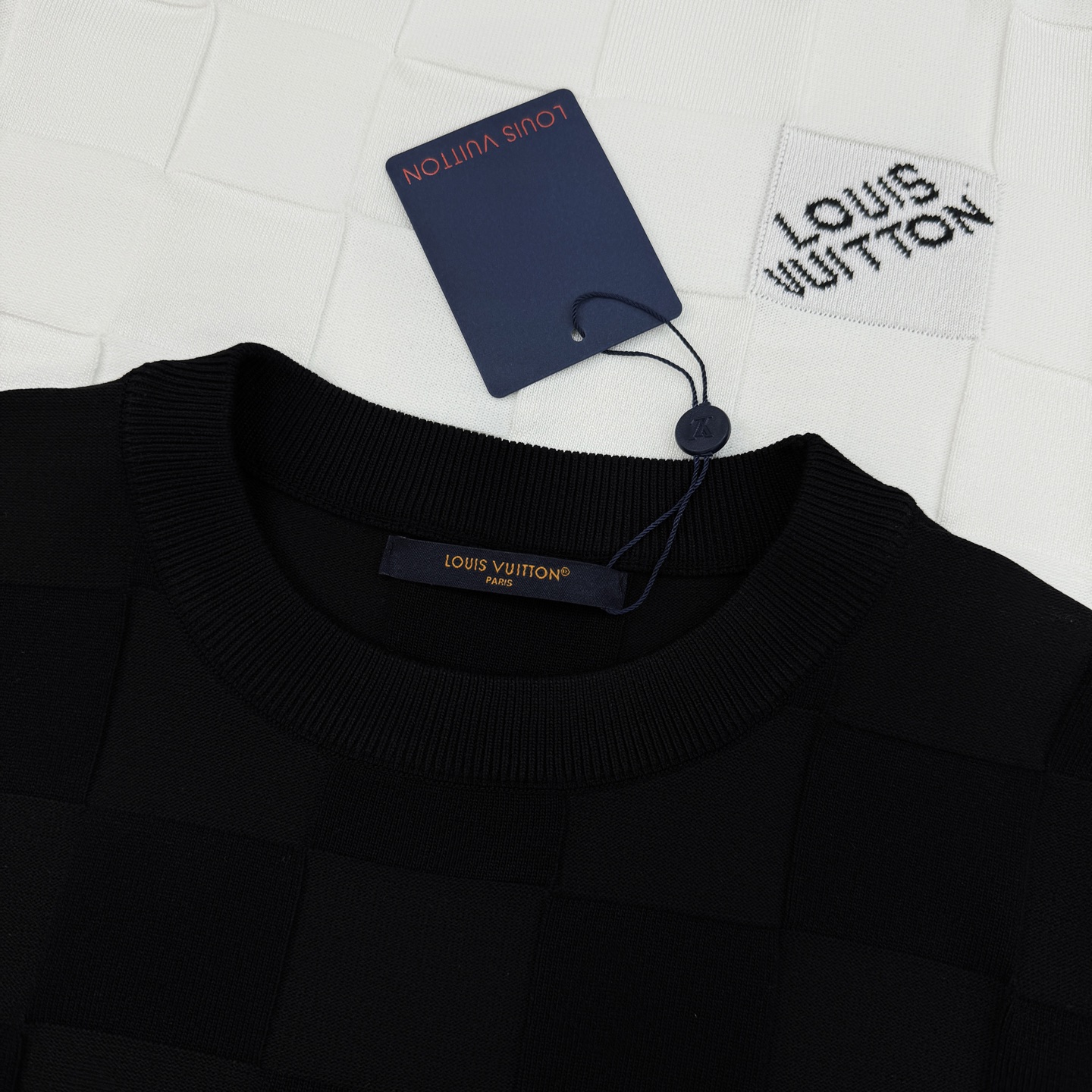 。🌾 Louis Vuitton26s格纹短袖T恤.驴牌新品针织衫.采用轻薄棉质面料，夏天穿超透气!满身