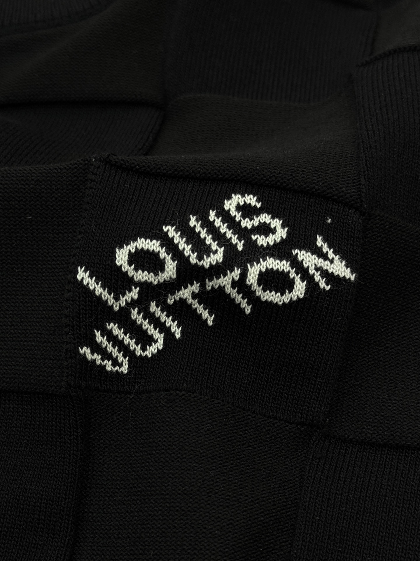 。🌾 Louis Vuitton26s格纹短袖T恤.驴牌新品针织衫.采用轻薄棉质面料，夏天穿超透气!满身