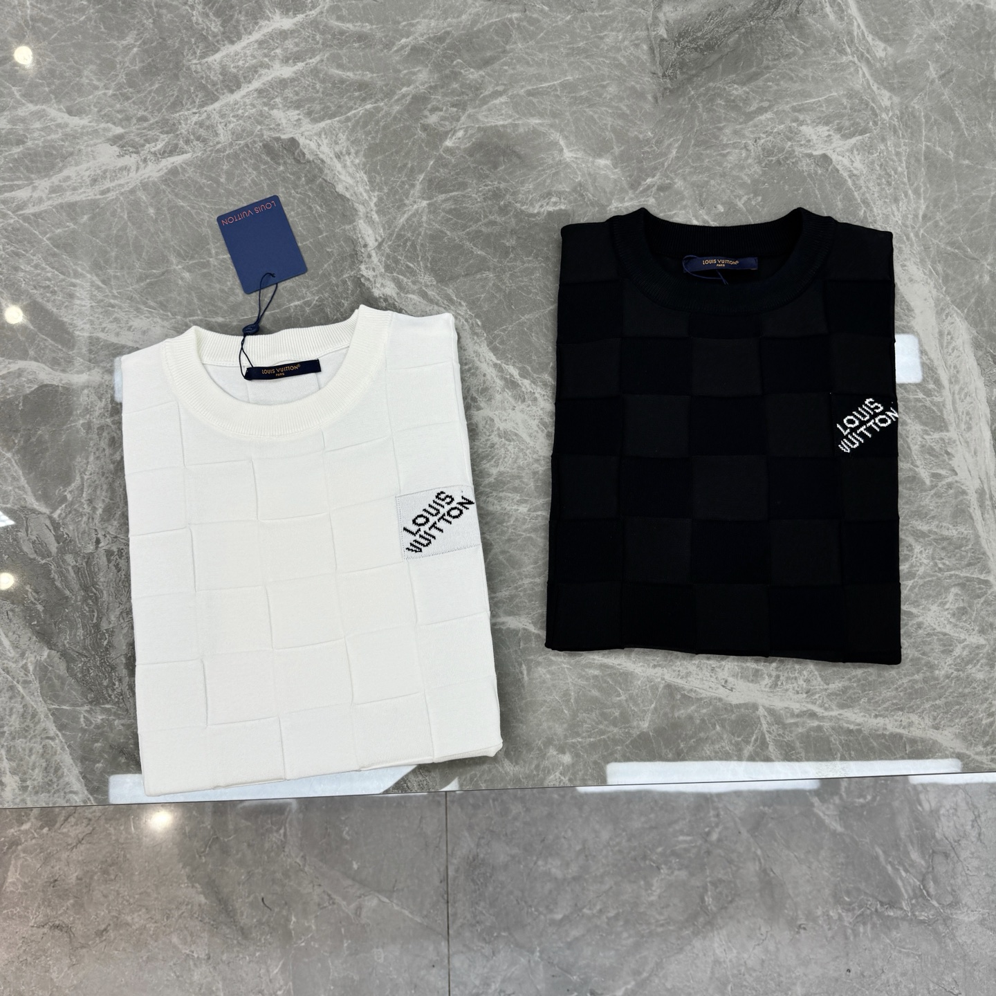 。🌾 Louis Vuitton26s格纹短袖T恤.驴牌新品针织衫.采用轻薄棉质面料，夏天穿超透气!满身