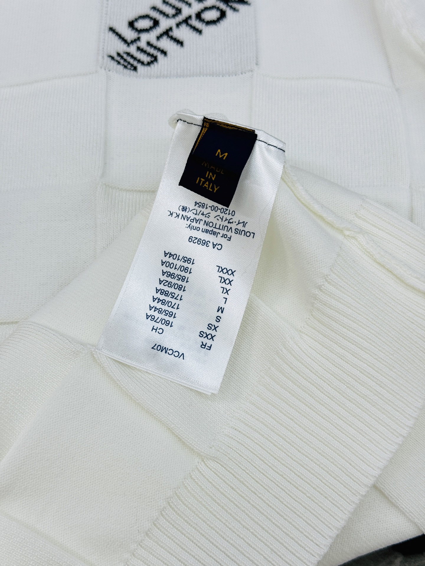 。🌾 Louis Vuitton26s格纹短袖T恤.驴牌新品针织衫.采用轻薄棉质面料，夏天穿超透气!满身