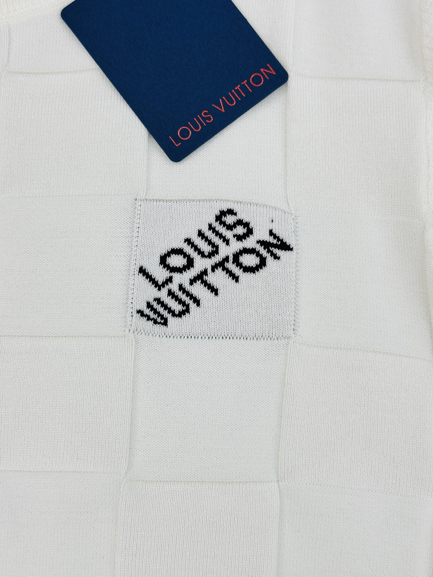 。🌾 Louis Vuitton26s格纹短袖T恤.驴牌新品针织衫.采用轻薄棉质面料，夏天穿超透气!满身