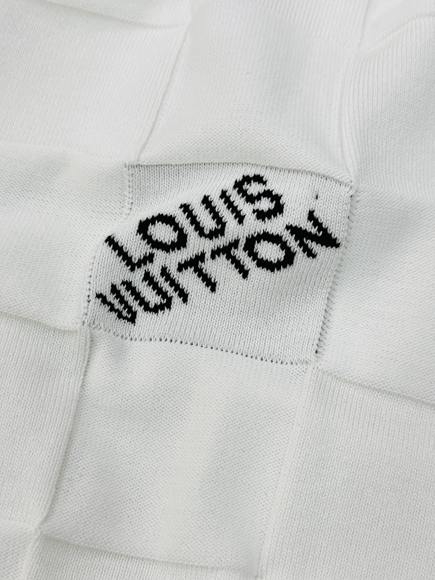 。🌾 Louis Vuitton26s格纹短袖T恤.驴牌新品针织衫.采用轻薄棉质面料，夏天穿超透气!满身