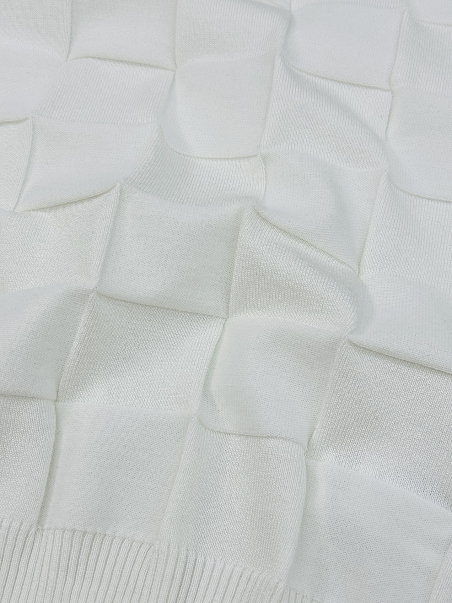 。🌾 Louis Vuitton26s格纹短袖T恤.驴牌新品针织衫.采用轻薄棉质面料，夏天穿超透气!满身