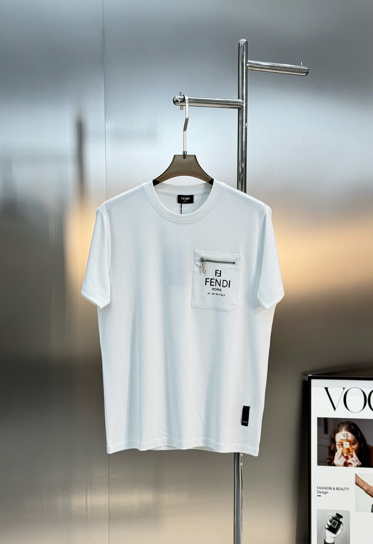 FENDI芬迪新品男士圆领短袖.莫代尔加厚款！搭载Fendi-LOGO.原版五金拉链口袋设计.下摆标识品