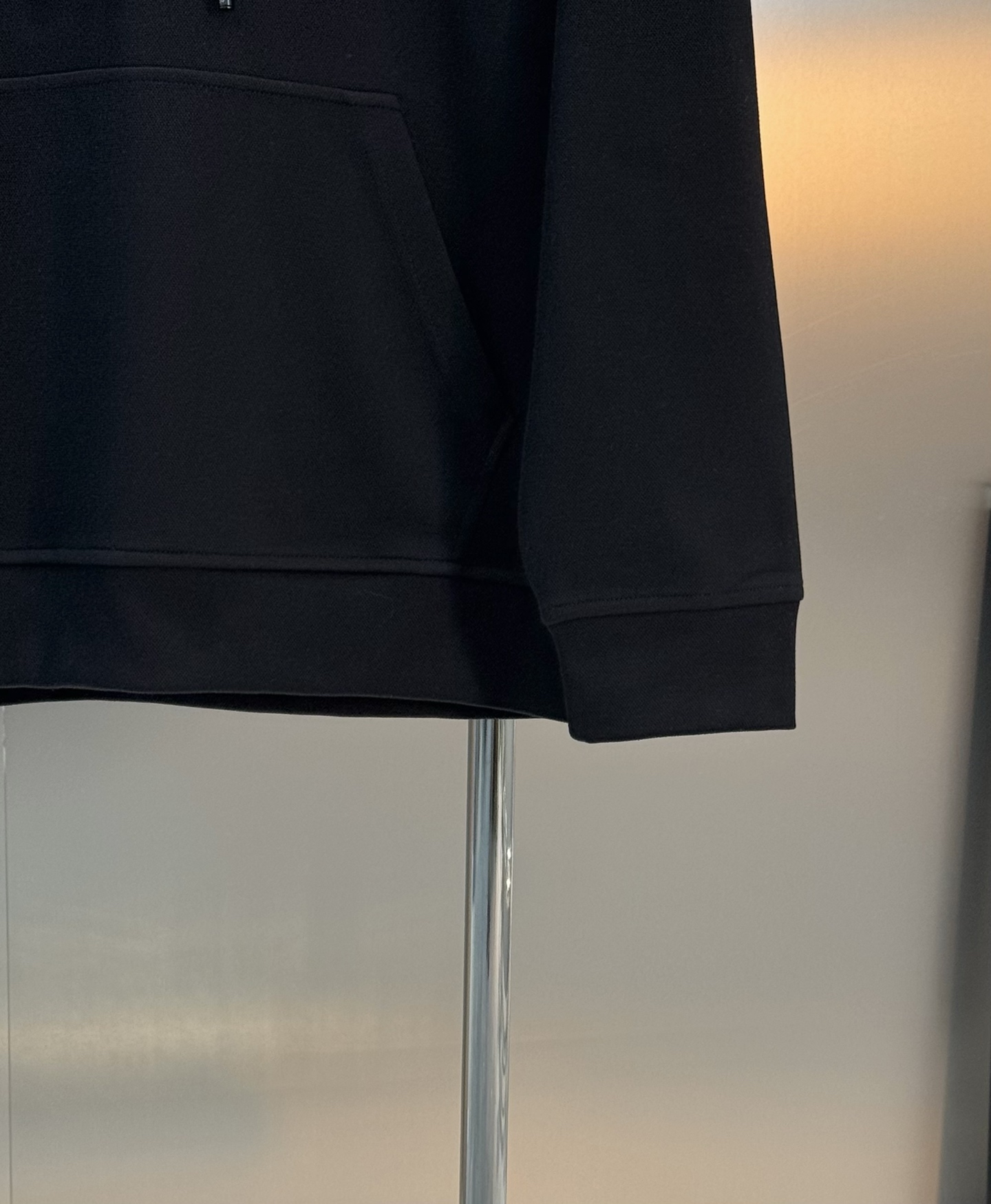 Moncler蒙口新款连帽卫衣，超舒适天丝面料.柔软棉质面料，舒适又保暖，日常穿搭超百搭!正面品牌标志+