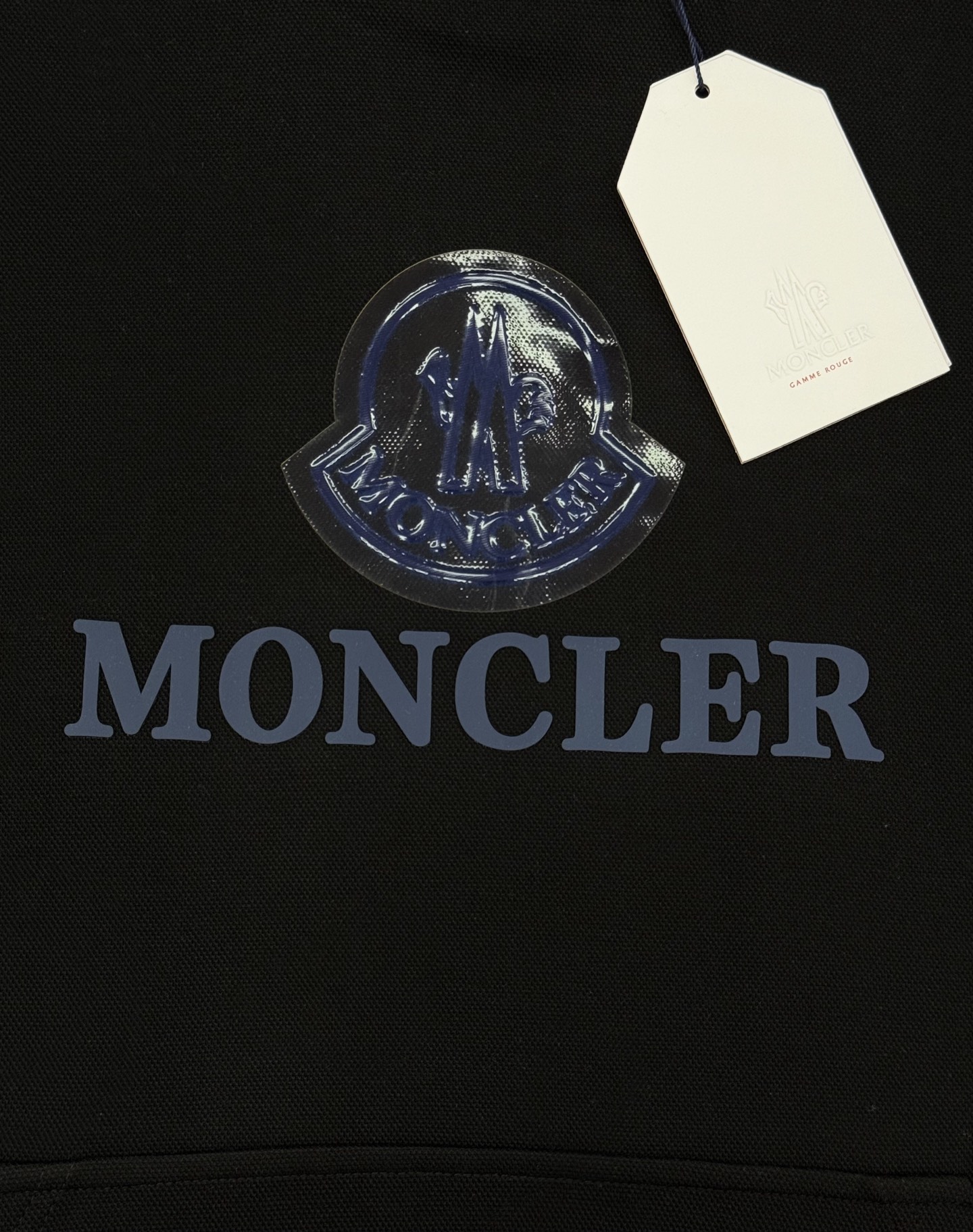 Moncler蒙口新款连帽卫衣，超舒适天丝面料.柔软棉质面料，舒适又保暖，日常穿搭超百搭!正面品牌标志+