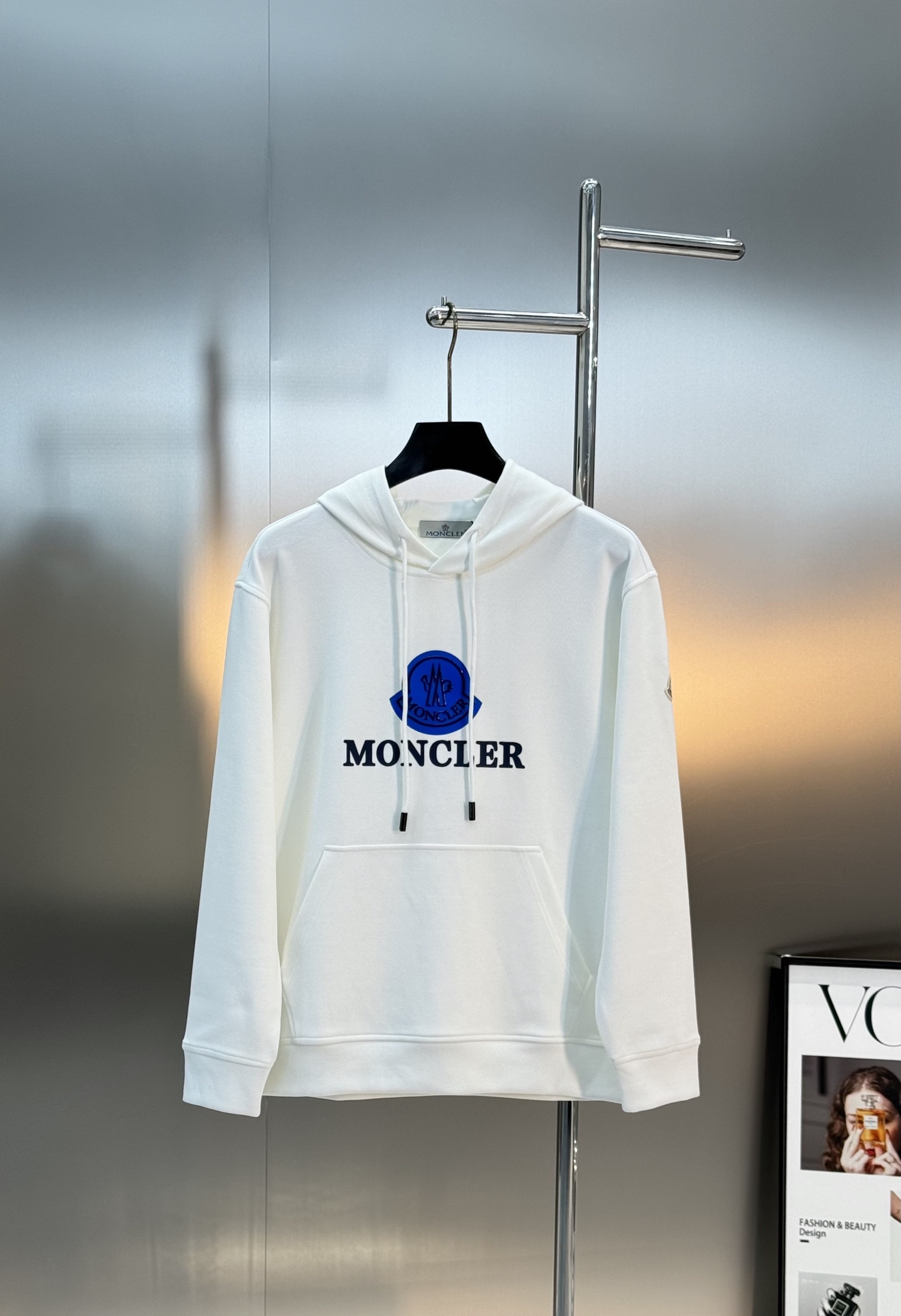 Moncler蒙口新款连帽卫衣，超舒适天丝面料.柔软棉质面料，舒适又保暖，日常穿搭超百搭!正面品牌标志+