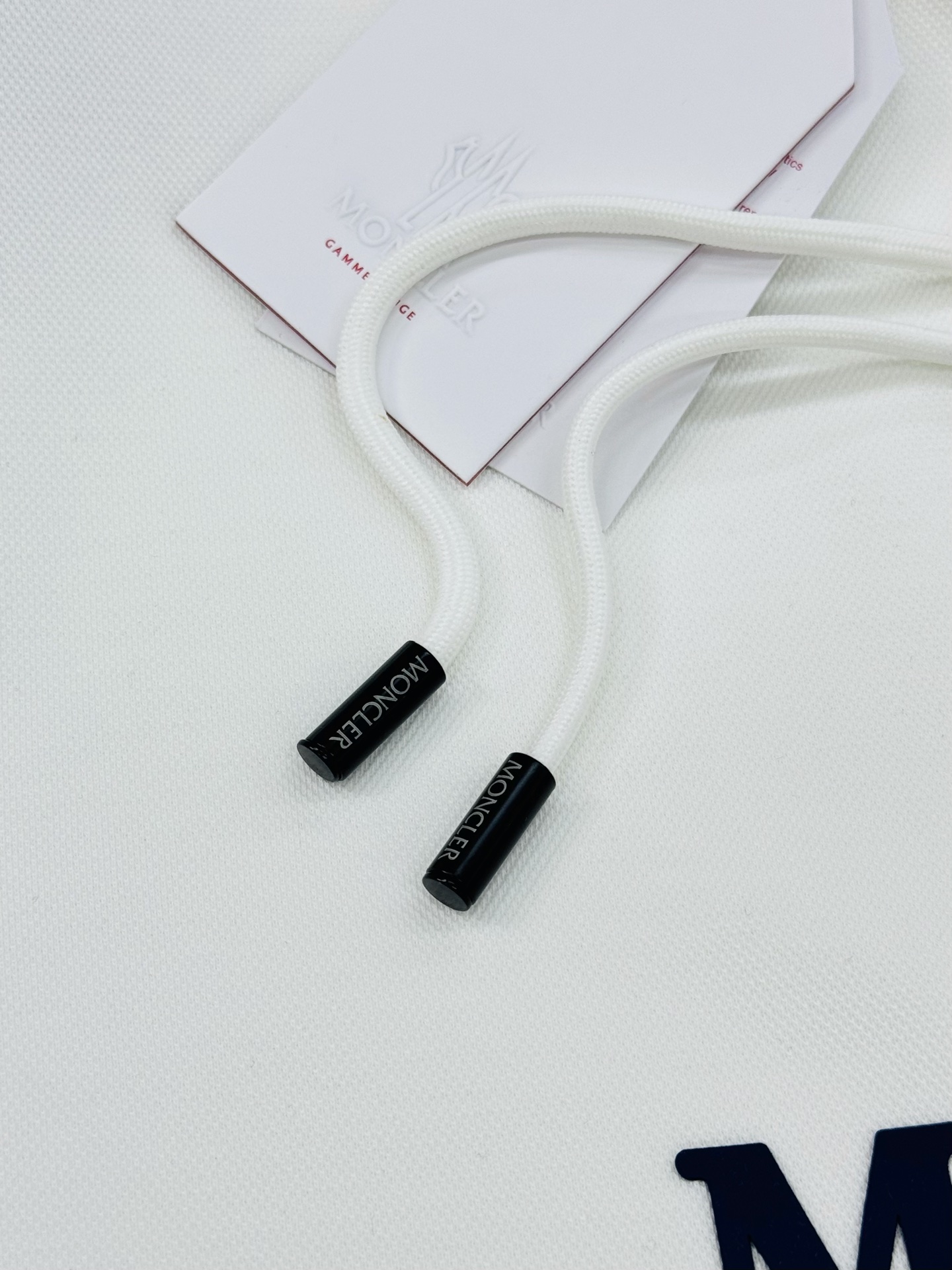 Moncler蒙口新款连帽卫衣，超舒适天丝面料.柔软棉质面料，舒适又保暖，日常穿搭超百搭!正面品牌标志+