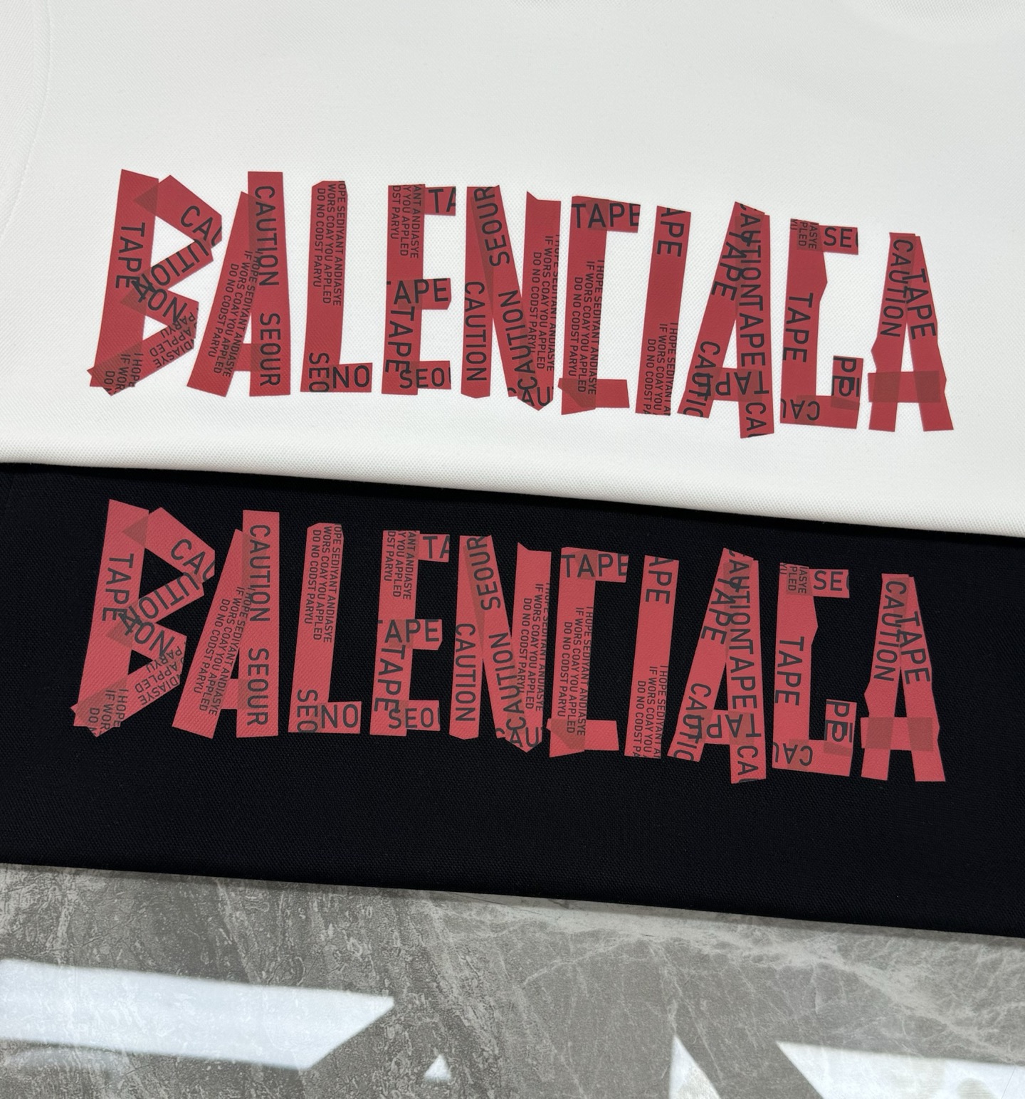 BALENCIAGA新品巴黎连帽卫衣.柔软棉质面料，穿着舒适又透气!正面红色“BALENCIAGA”字母