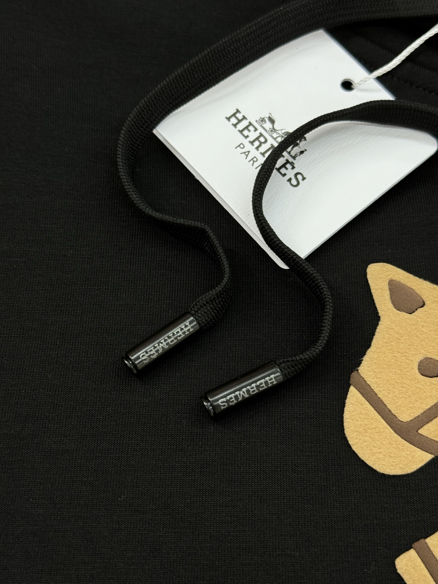 Hermès爱马仕新款连帽卫衣，棉莫柔软棉质面料，舒适又保暖，日常穿搭超百搭!正面有经典“HERMÈS 