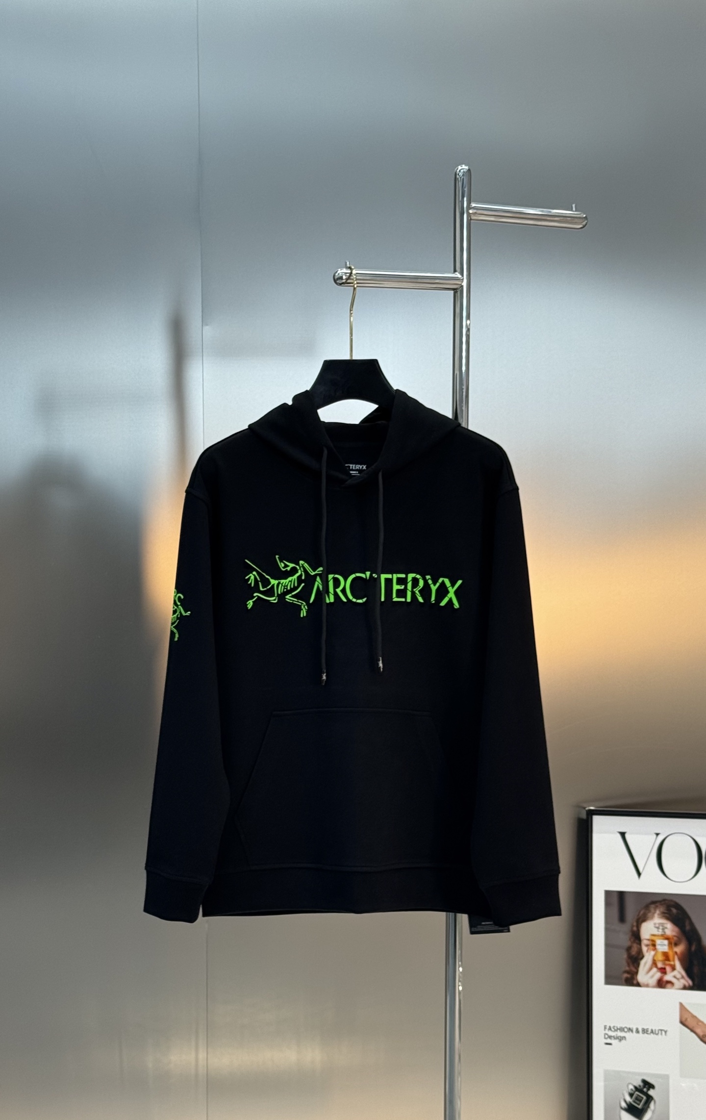 Arc'teryx始祖鸟新款连帽天丝卫衣.男女同款！黑色主色+荧光绿 Logo，简约又有辨识度计。超舒适