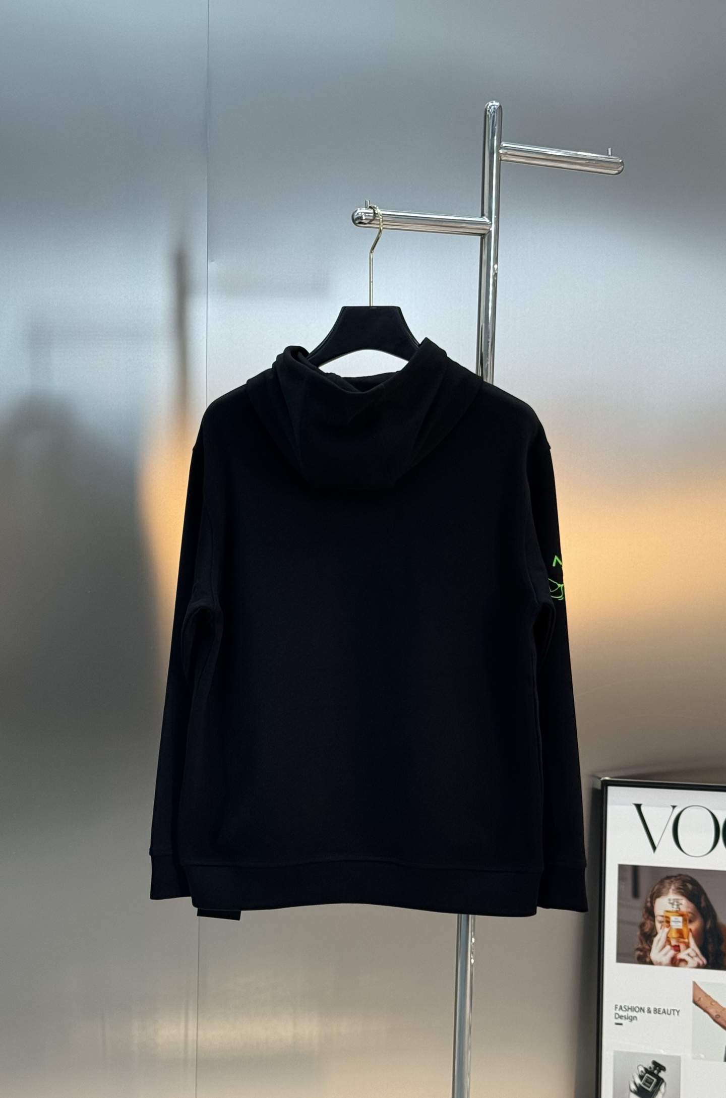 Arc'teryx始祖鸟新款连帽天丝卫衣.男女同款！黑色主色+荧光绿 Logo，简约又有辨识度计。超舒适