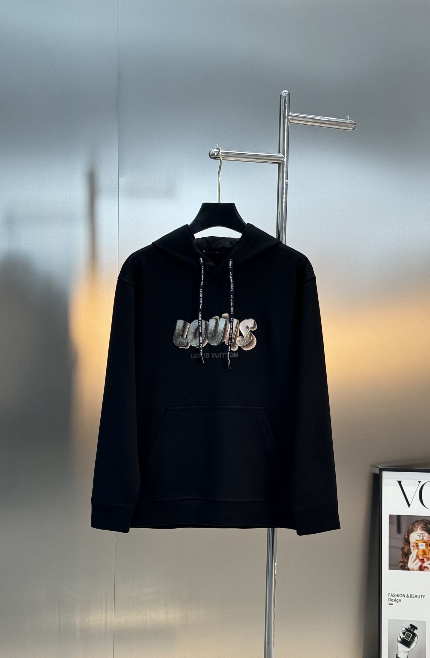 驴牌新款连帽卫衣，男女同款！超舒适天丝面料.柔软穿着舒适又保暖。正面“Louis Vuitton 字母+