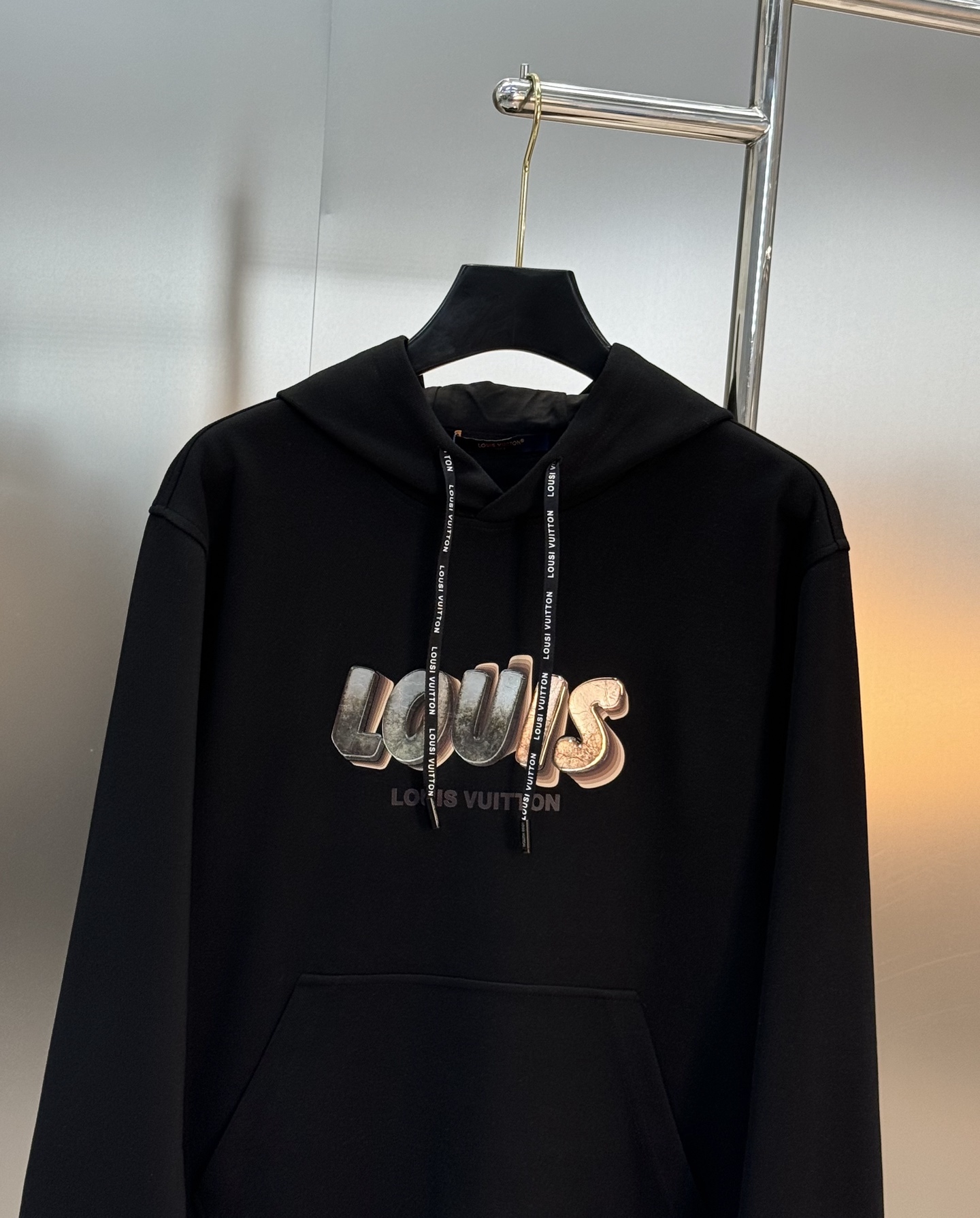 驴牌新款连帽卫衣，男女同款！超舒适天丝面料.柔软穿着舒适又保暖。正面“Louis Vuitton 字母+