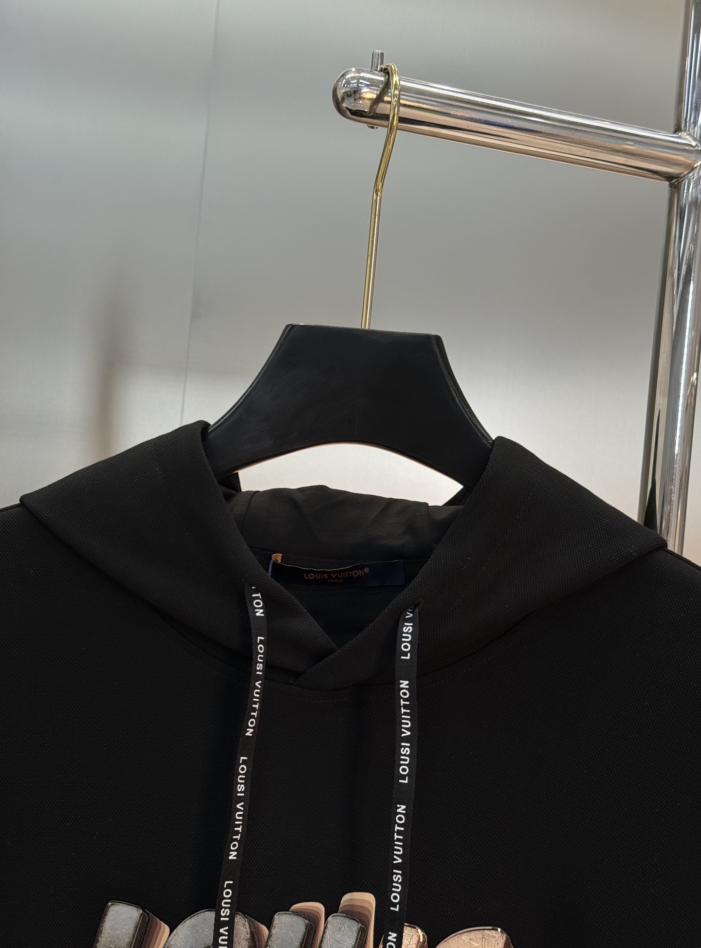 驴牌新款连帽卫衣，男女同款！超舒适天丝面料.柔软穿着舒适又保暖。正面“Louis Vuitton 字母+