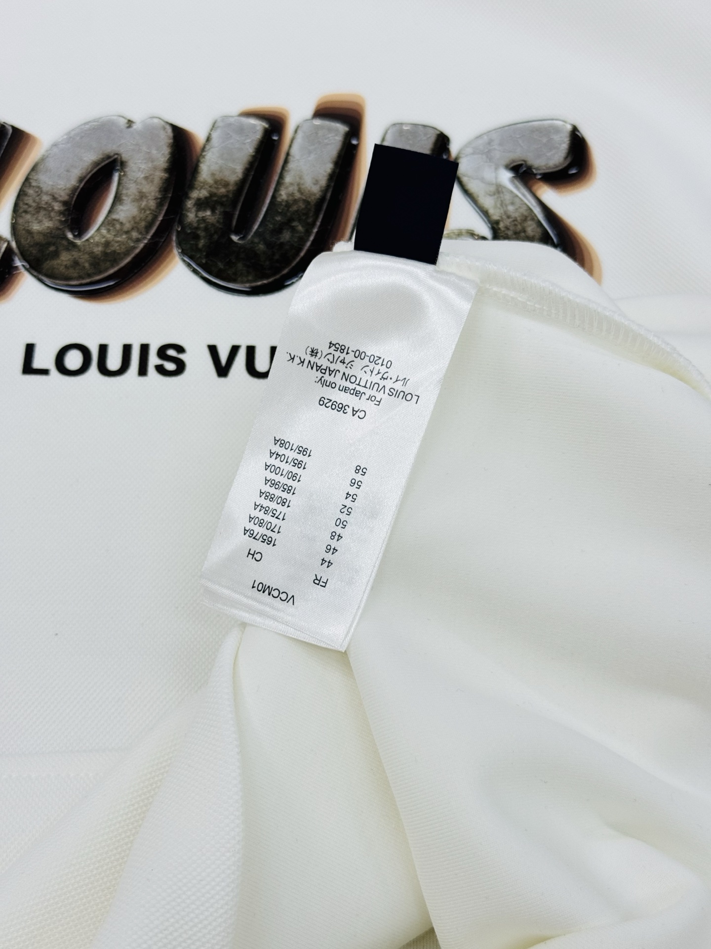 驴牌新款连帽卫衣，男女同款！超舒适天丝面料.柔软穿着舒适又保暖。正面“Louis Vuitton 字母+