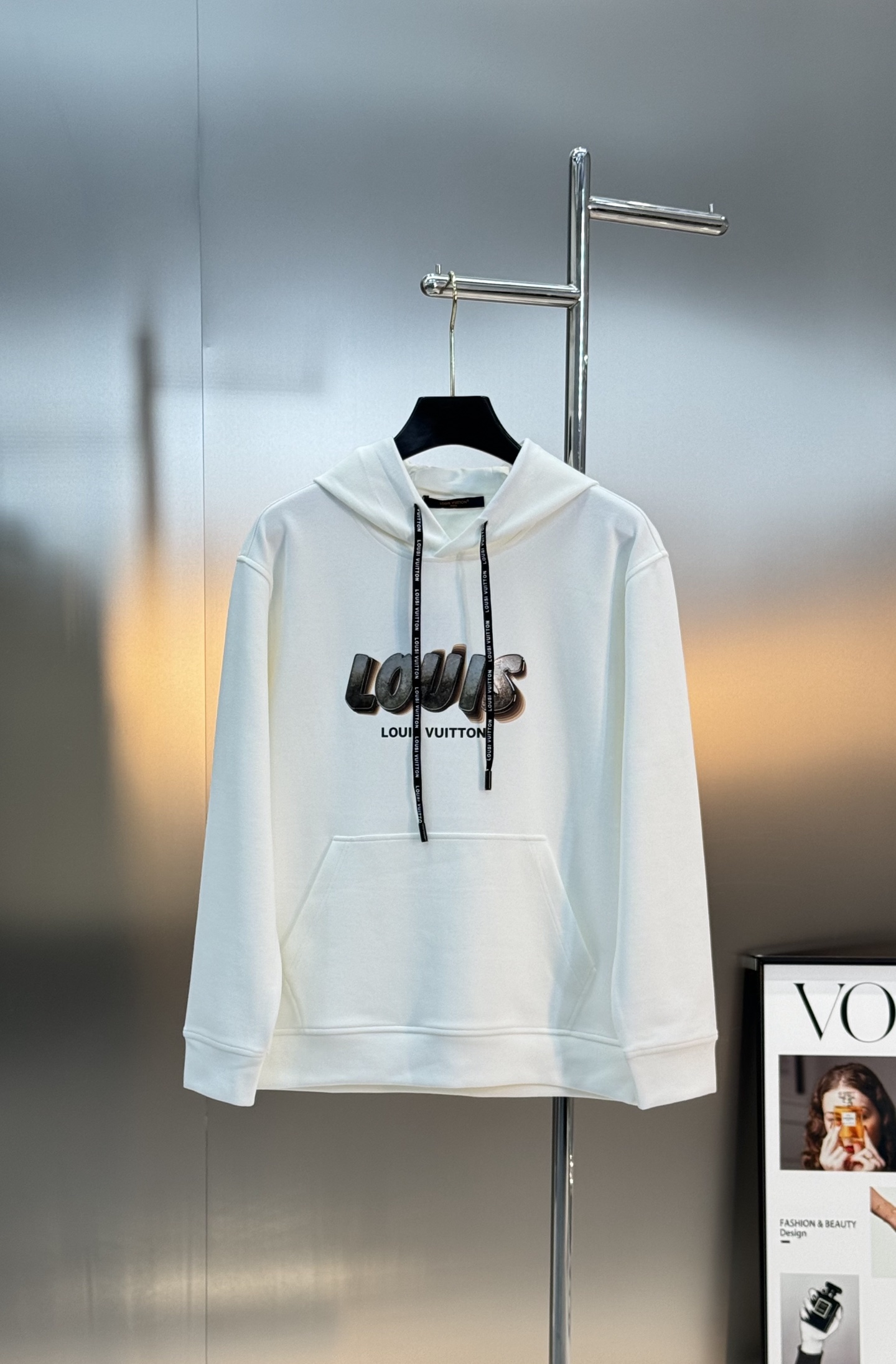 驴牌新款连帽卫衣，男女同款！超舒适天丝面料.柔软穿着舒适又保暖。正面“Louis Vuitton 字母+