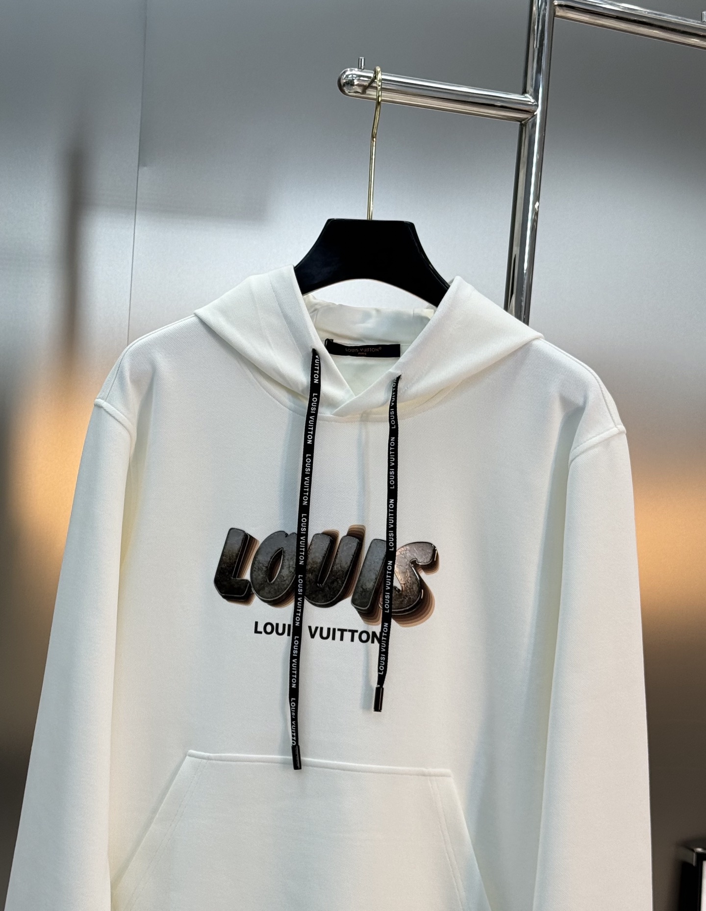 驴牌新款连帽卫衣，男女同款！超舒适天丝面料.柔软穿着舒适又保暖。正面“Louis Vuitton 字母+