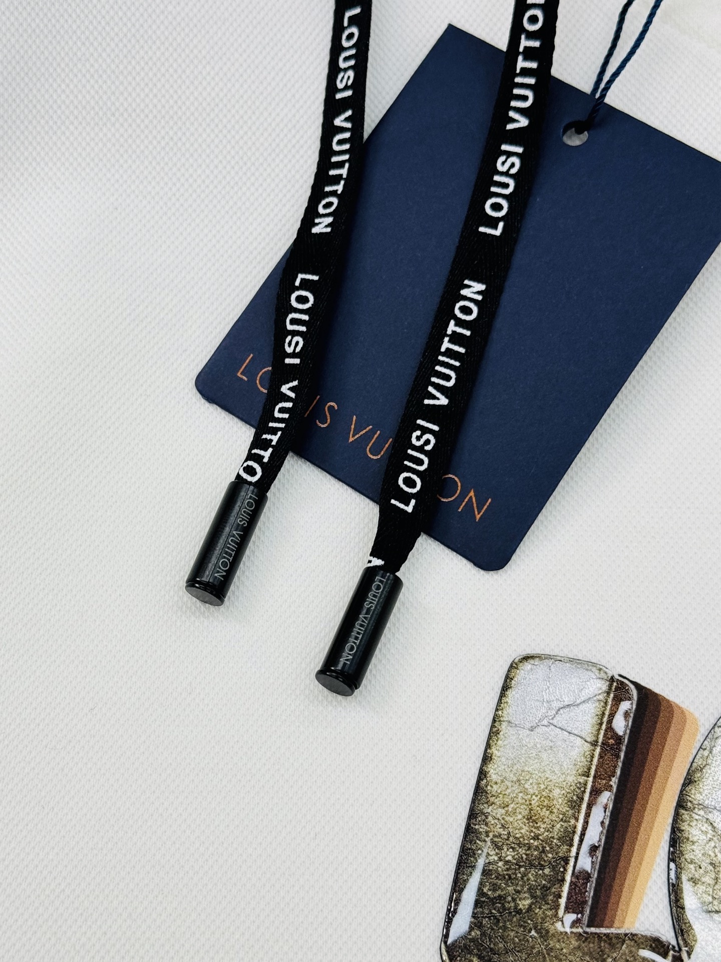 驴牌新款连帽卫衣，男女同款！超舒适天丝面料.柔软穿着舒适又保暖。正面“Louis Vuitton 字母+