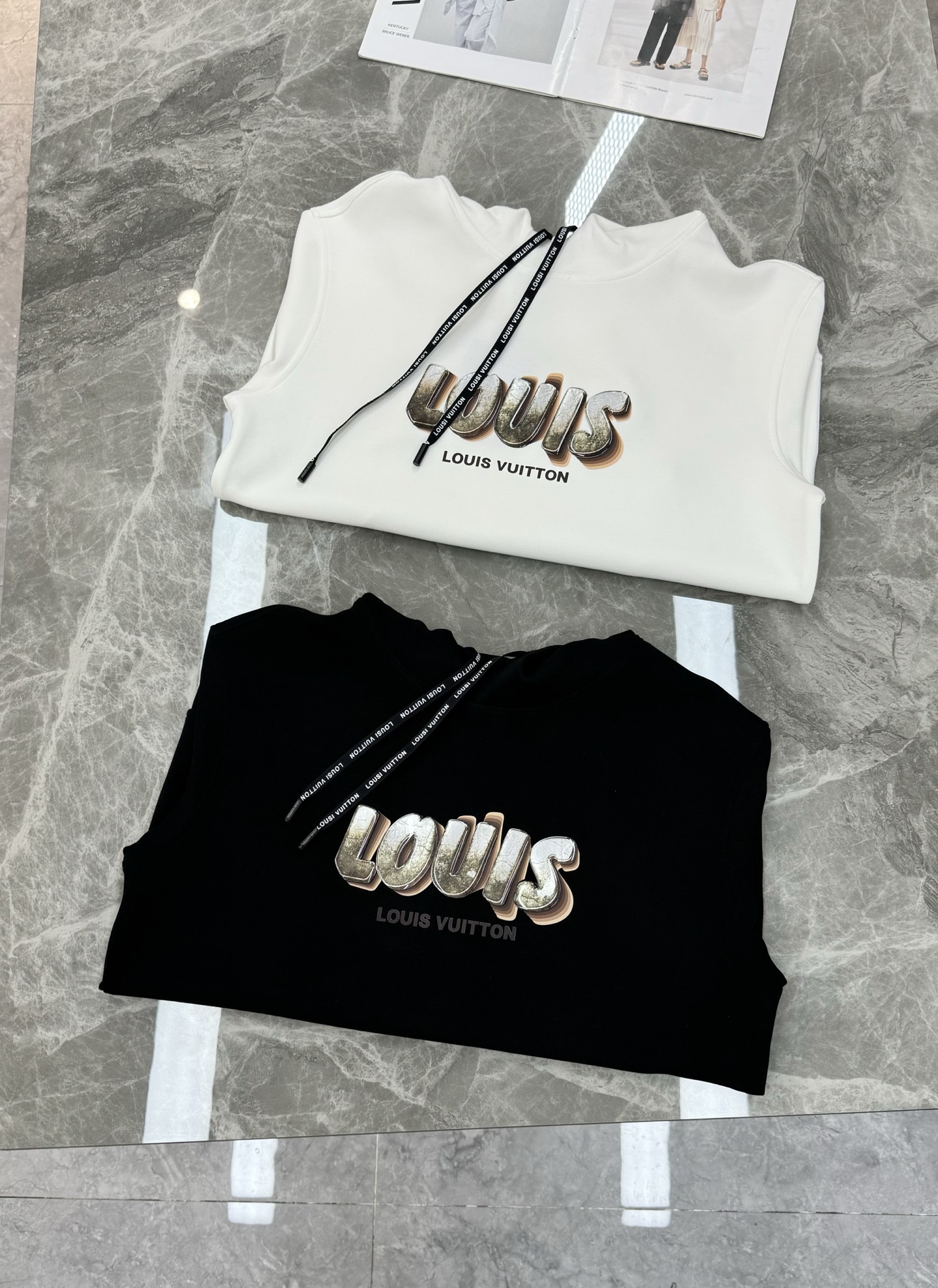 驴牌新款连帽卫衣，男女同款！超舒适天丝面料.柔软穿着舒适又保暖。正面“Louis Vuitton 字母+