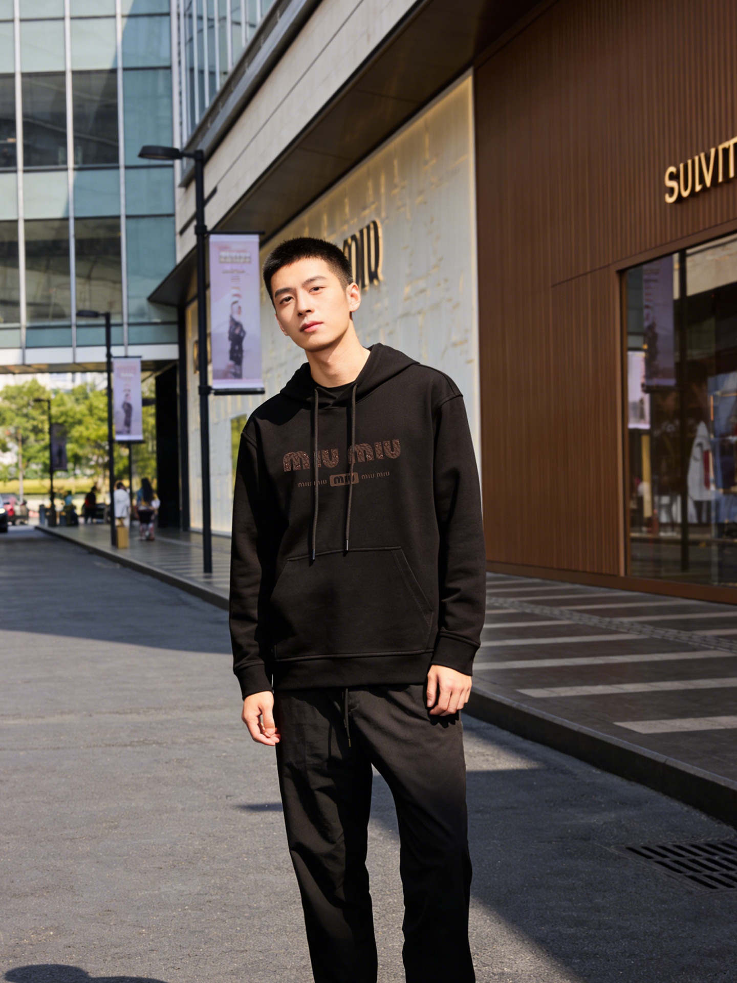 Miu Miu缪缪新款连帽卫衣，甄选天丝面料.柔软纯棉材质，穿着舒适又透气!正面品牌字母印花，水滴💧立体