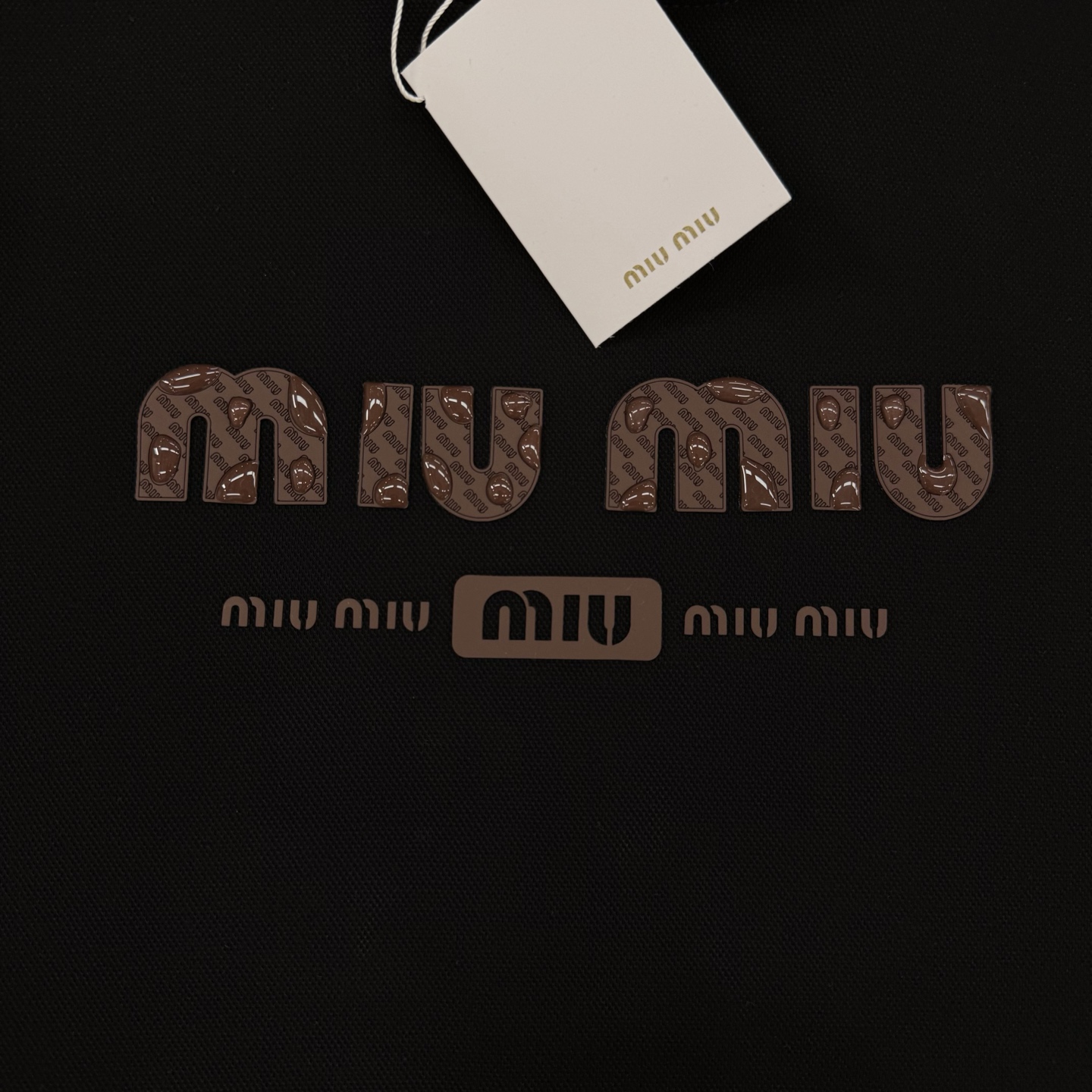 Miu Miu缪缪新款连帽卫衣，甄选天丝面料.柔软纯棉材质，穿着舒适又透气!正面品牌字母印花，水滴💧立体